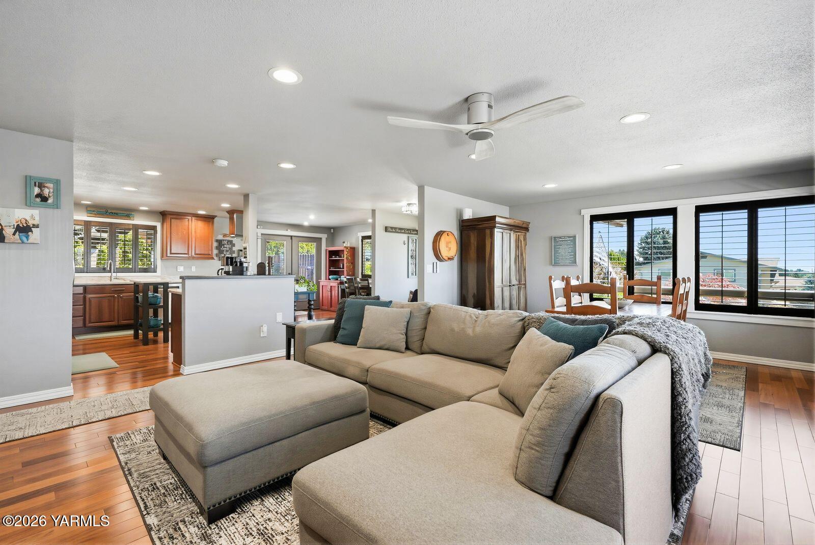 506 N 62nd Ave