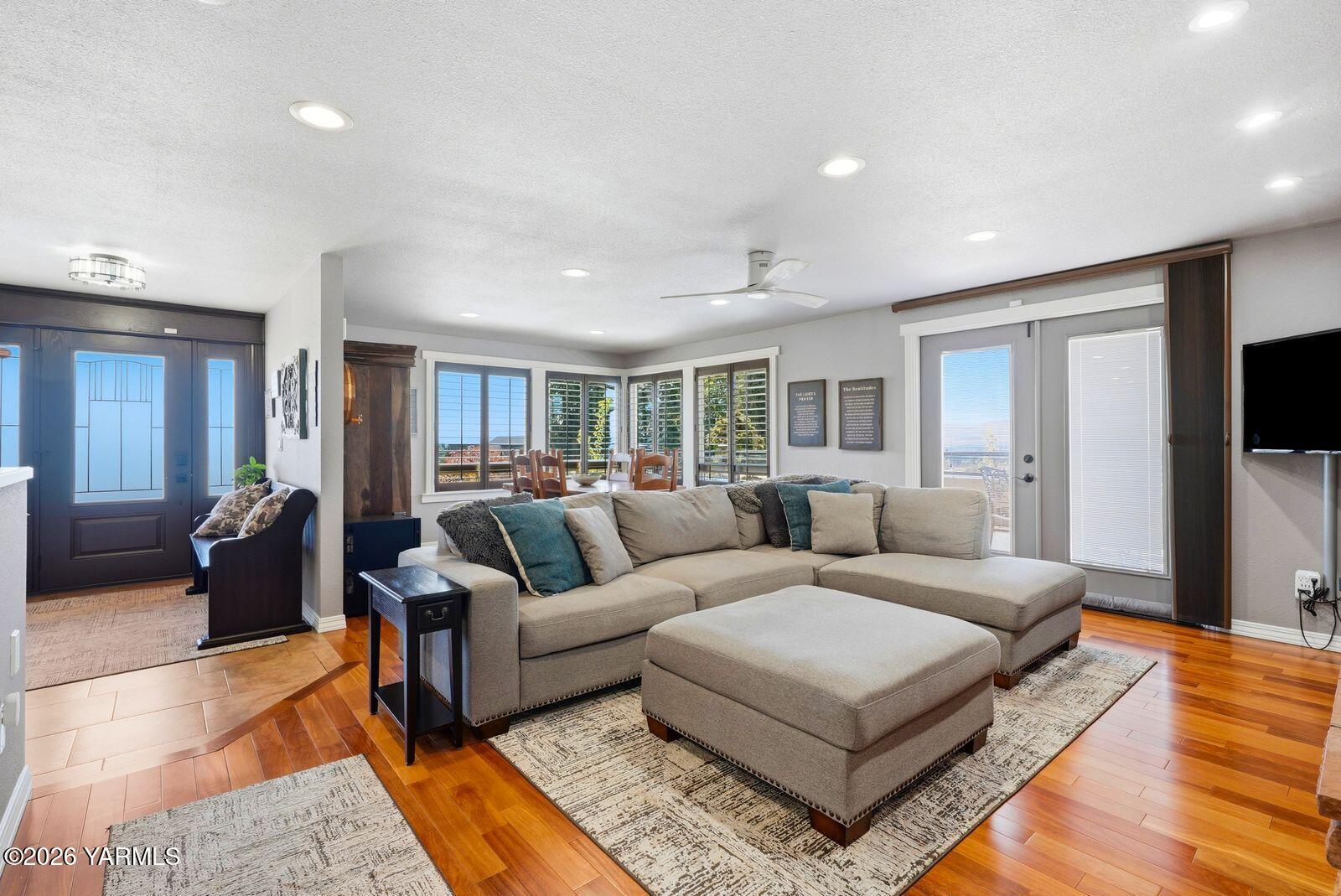 506 N 62nd Ave