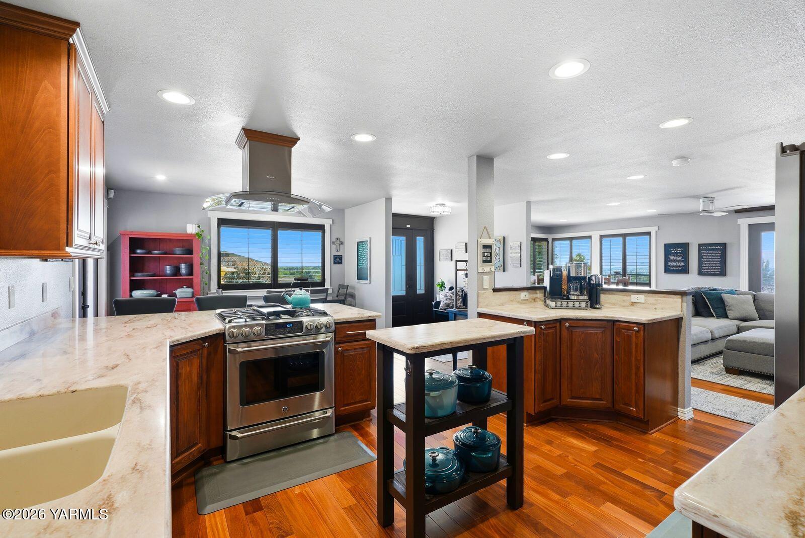 506 N 62nd Ave