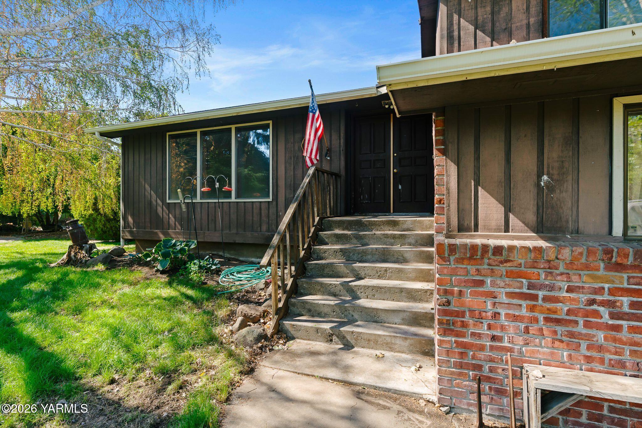 10806 Summitview Rd