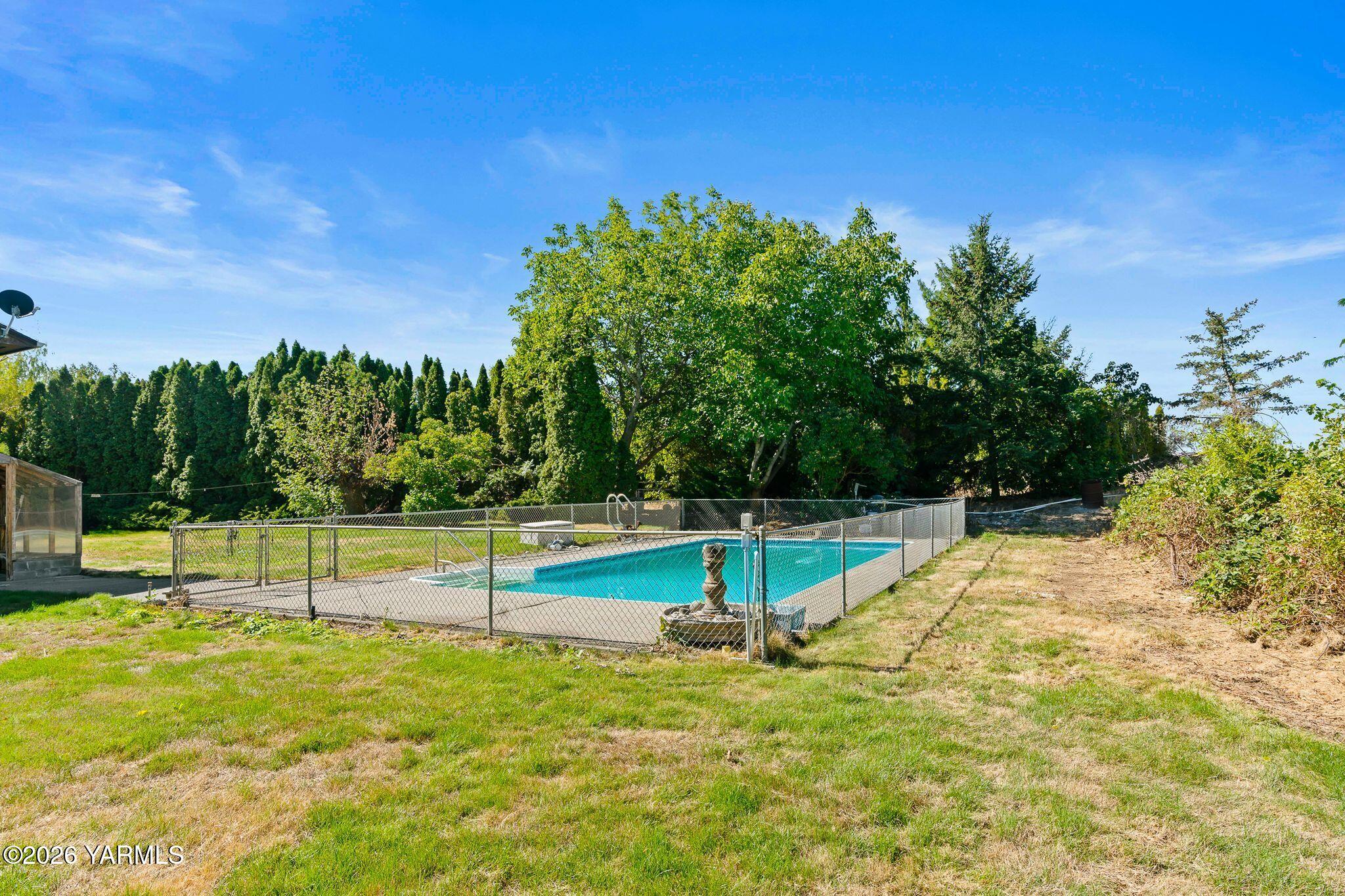 10806 Summitview Rd