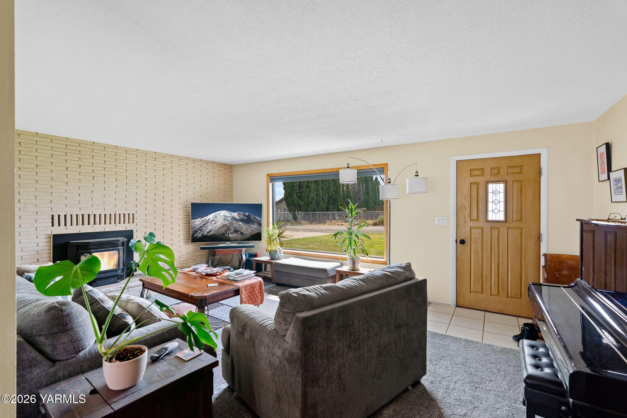 1709 Beaudry Rd