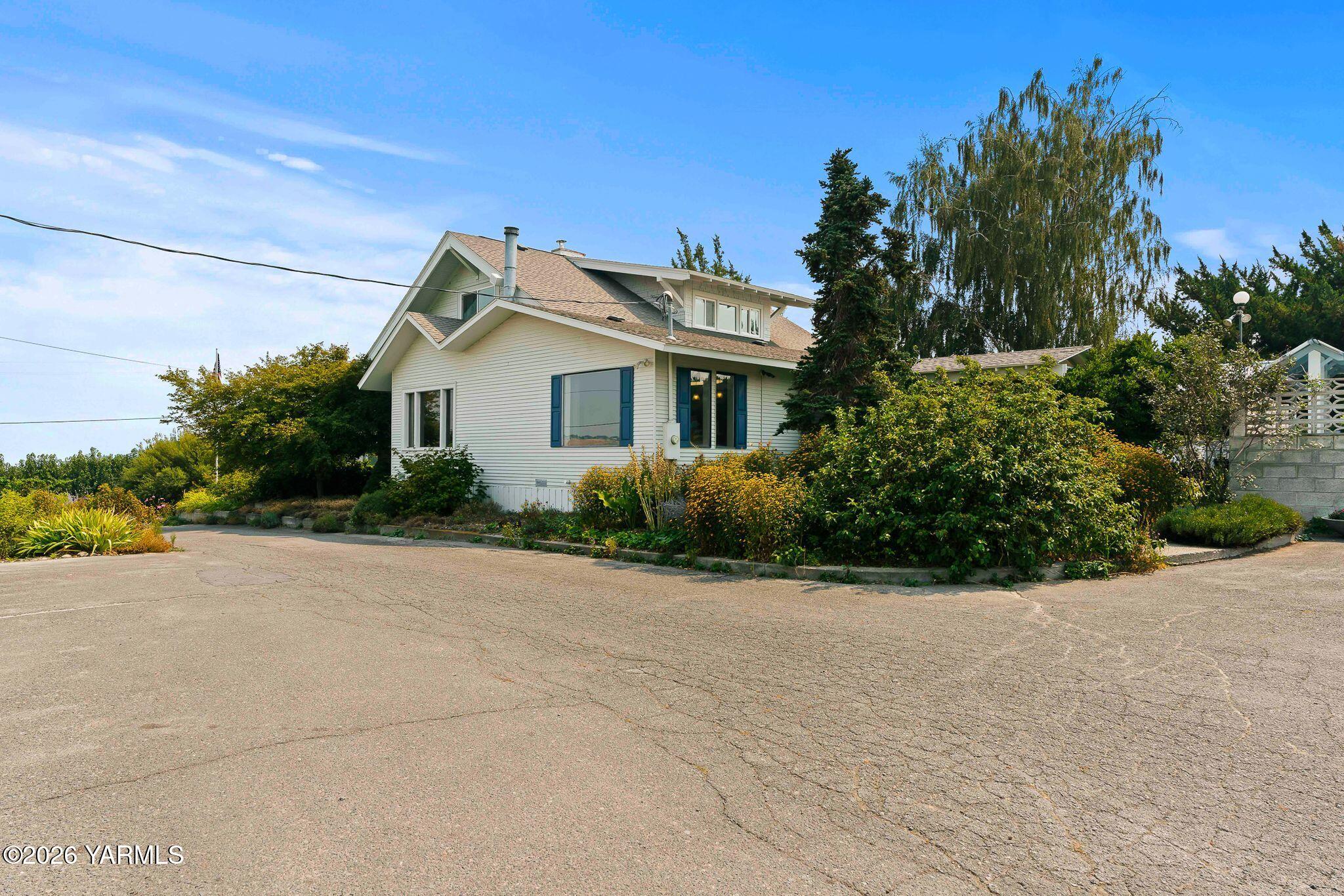 550 Dickerman Ln