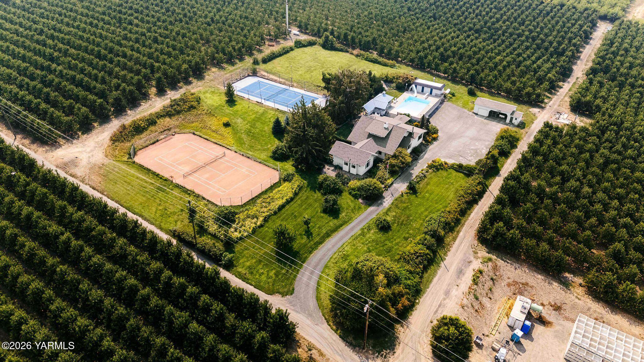 550 Dickerman Ln