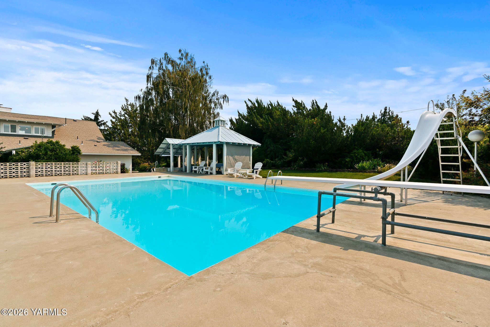 550 Dickerman Ln