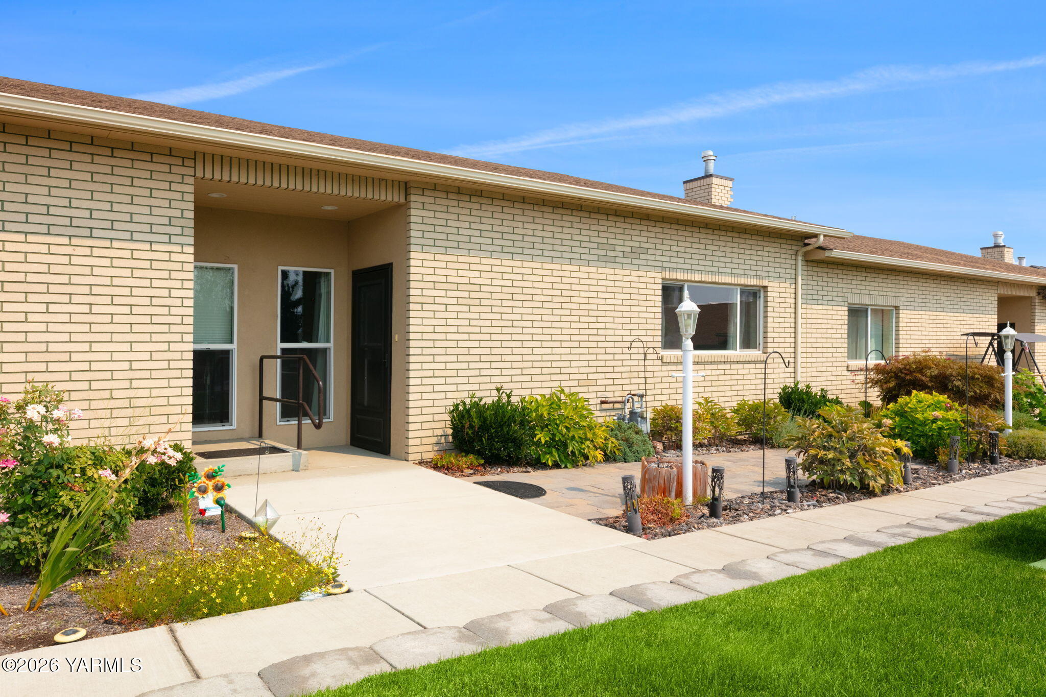 5701 W Chestnut Ave, 11