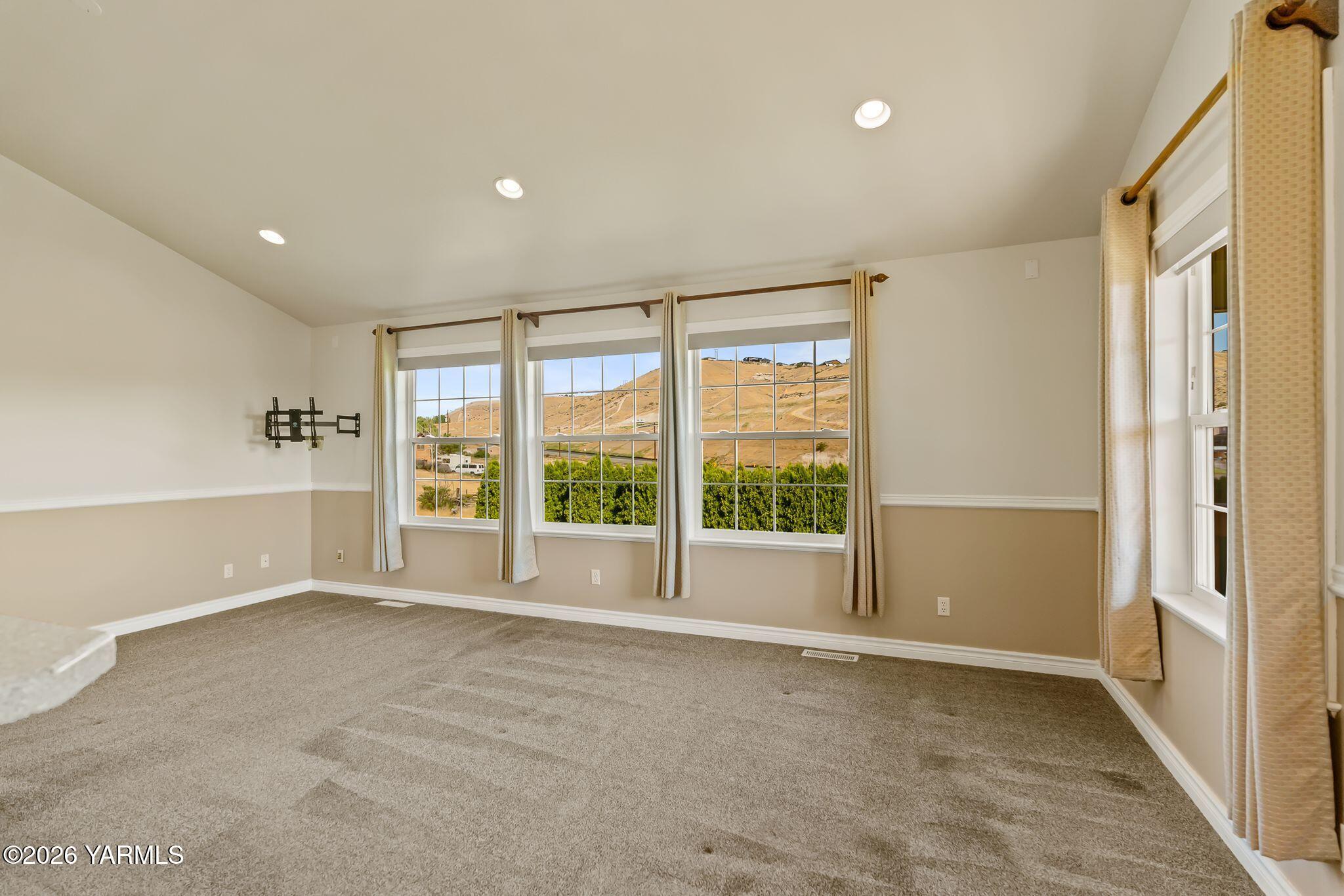 1407 W Cherry Ave