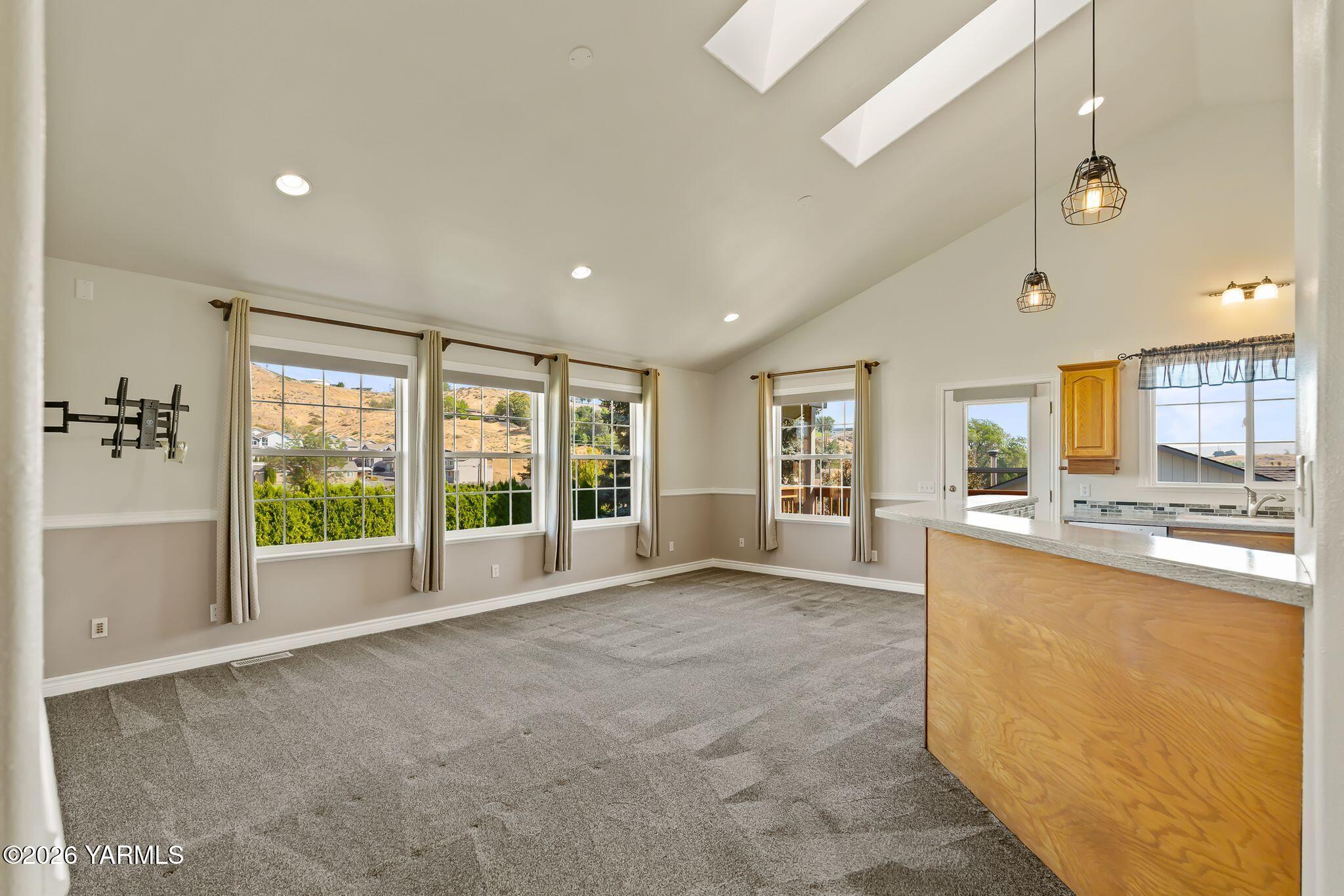 1407 W Cherry Ave