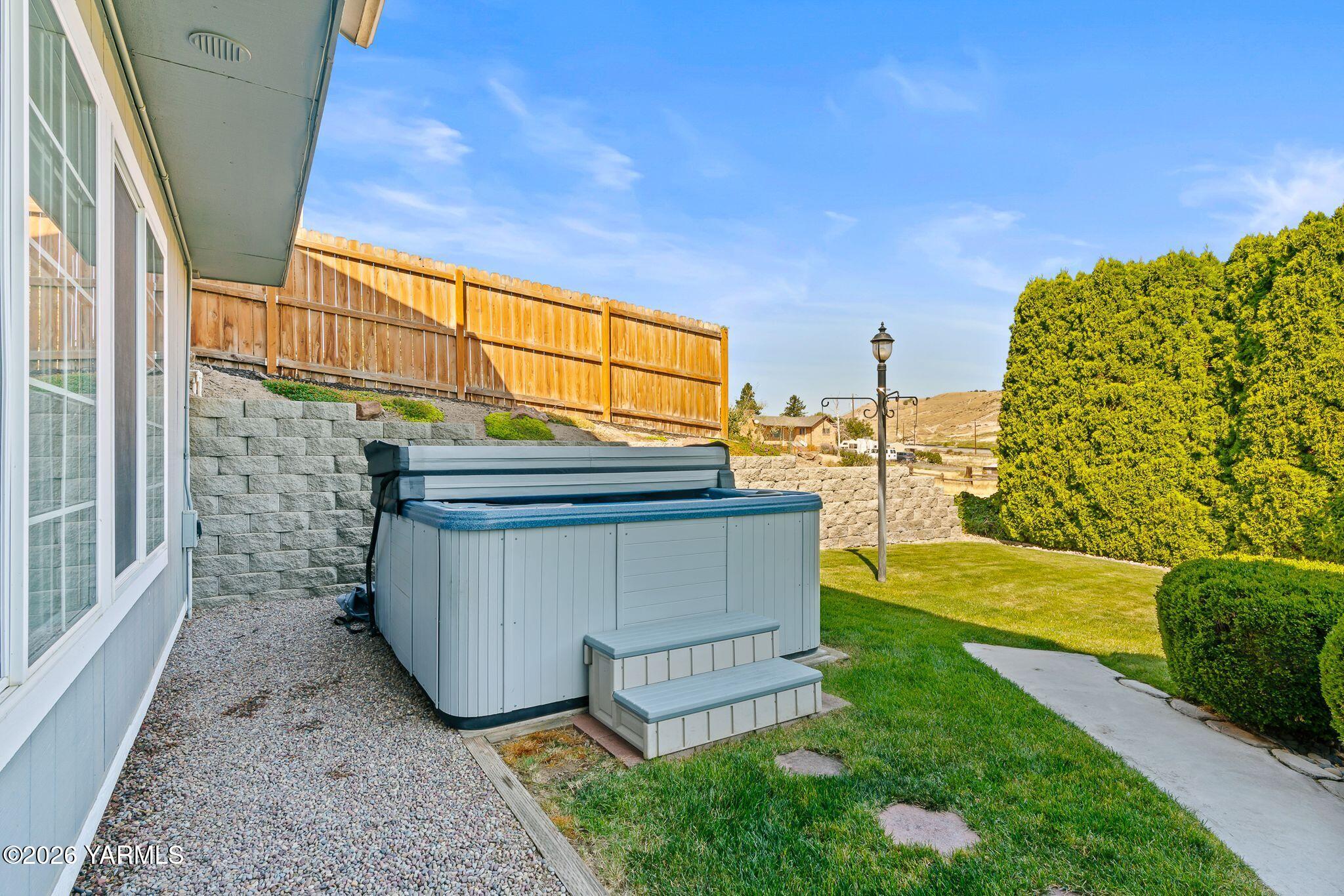 1407 W Cherry Ave