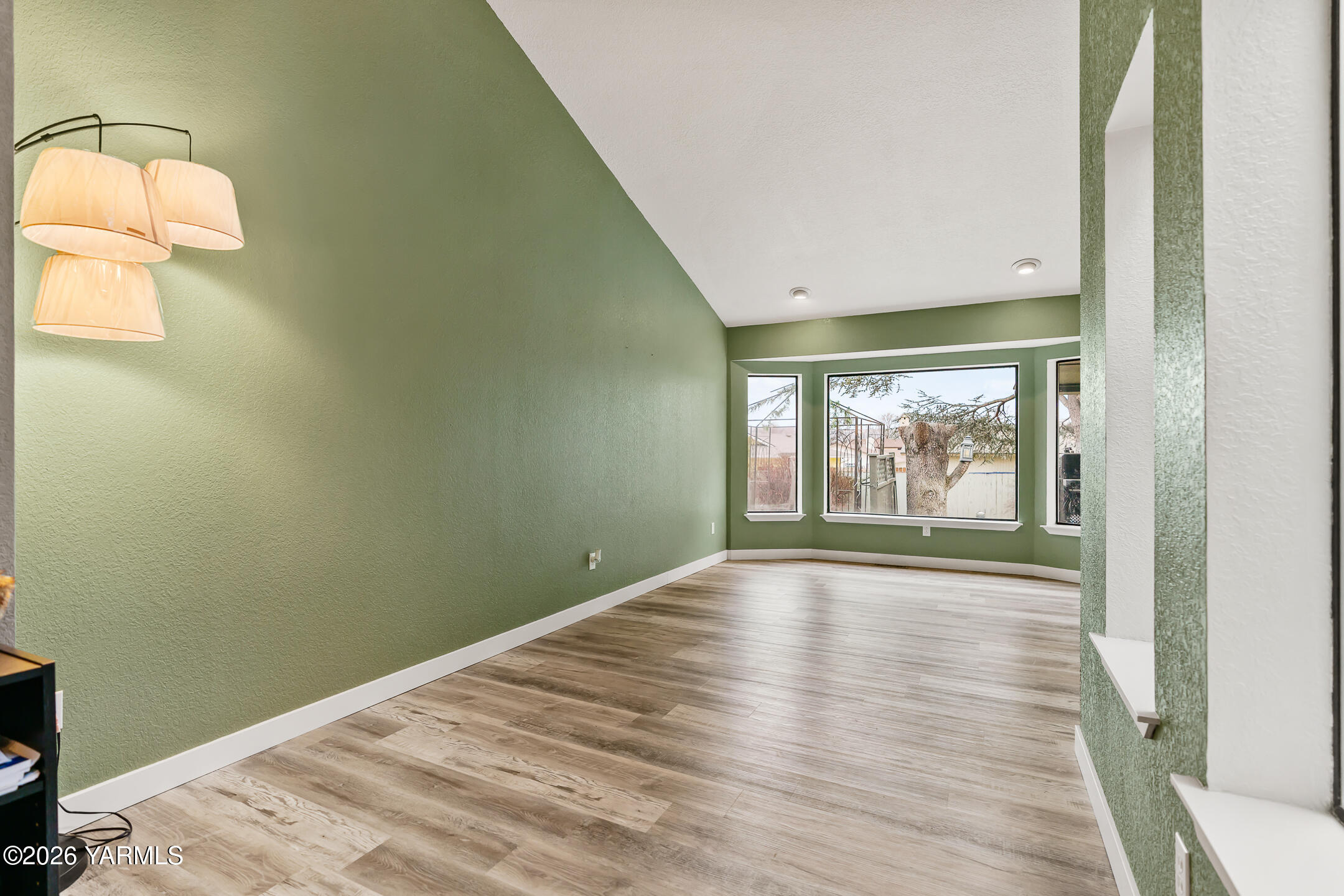 5406 Meadow Ln