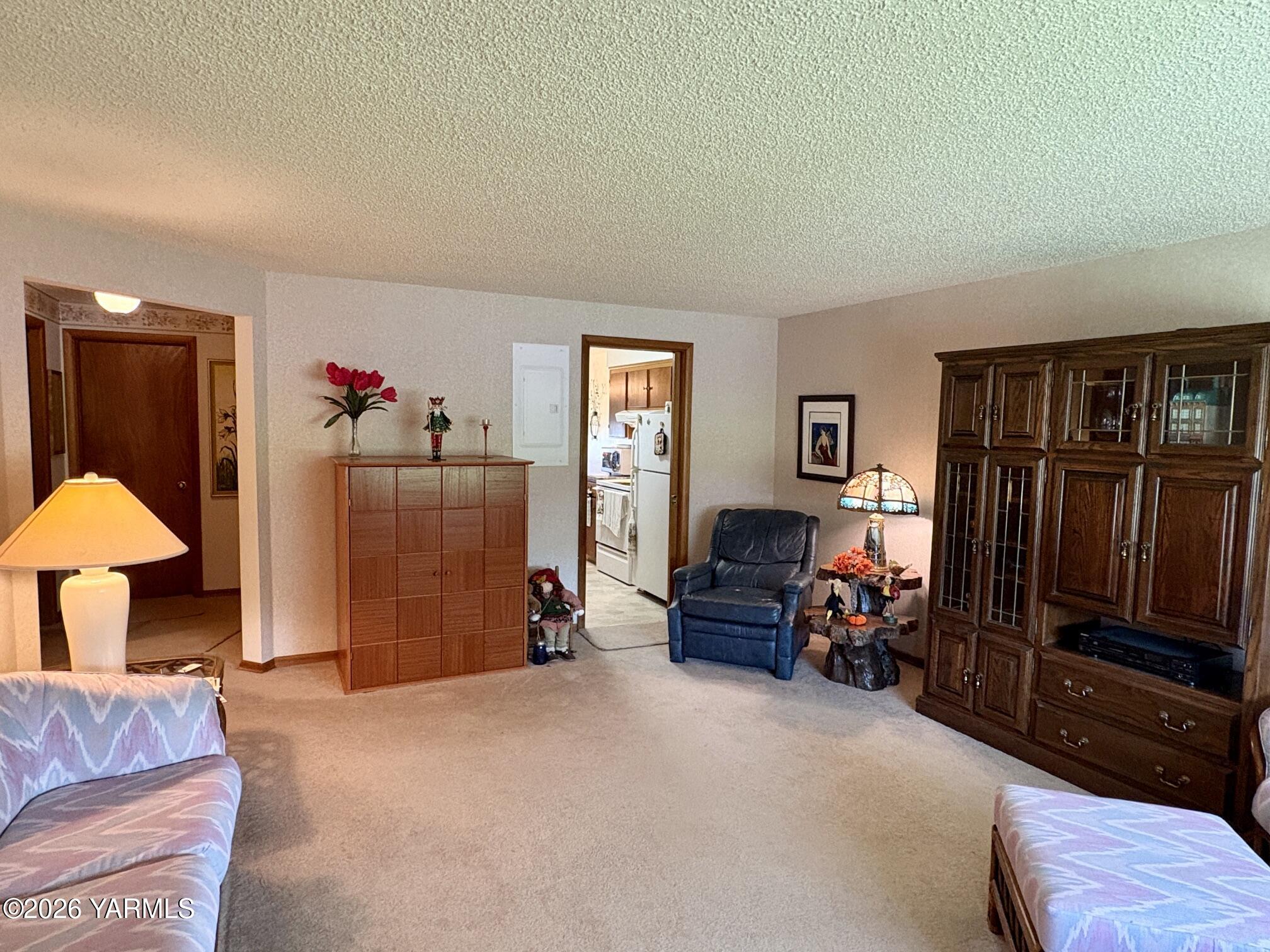 223 N 38th Ave