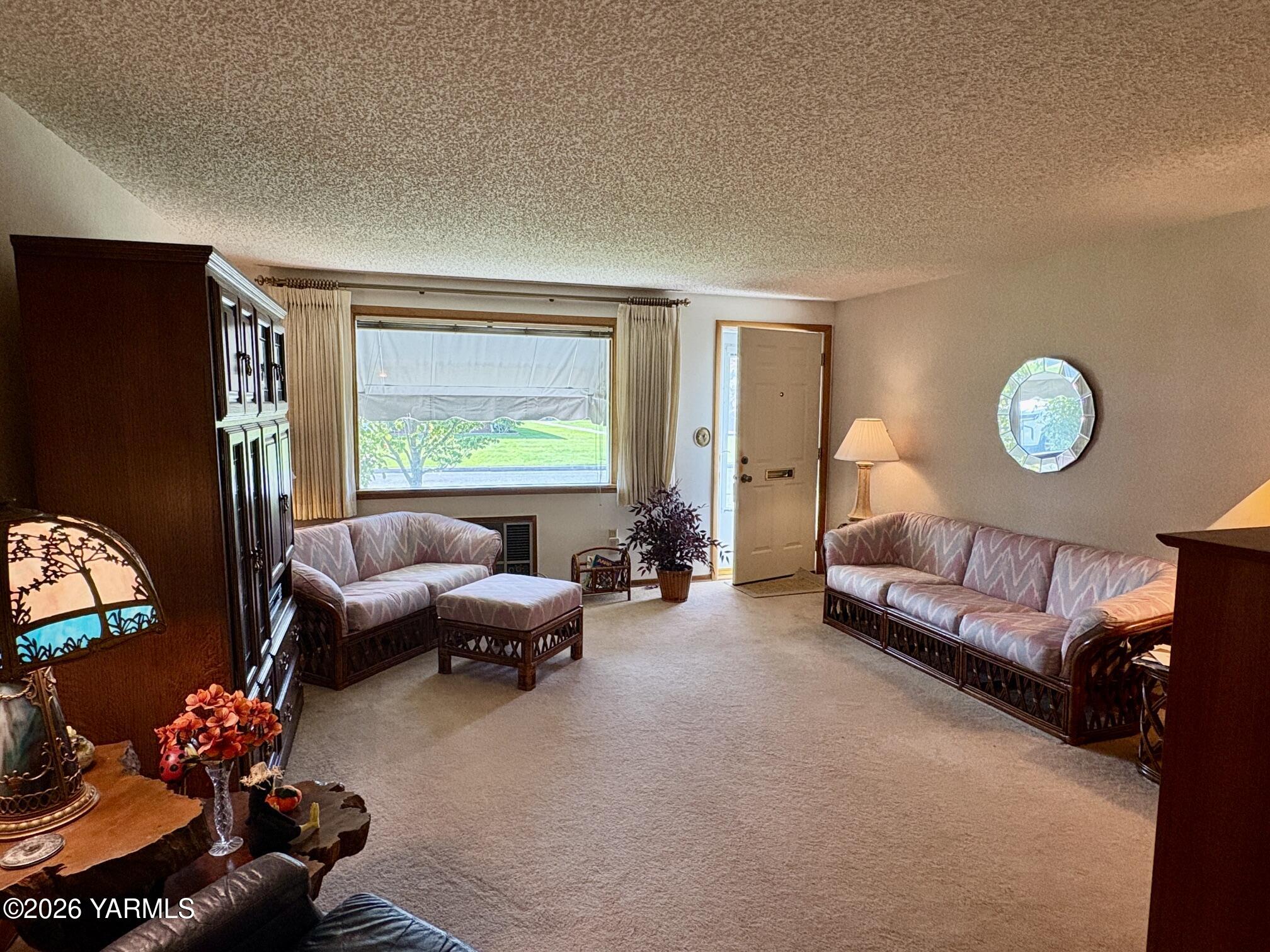 223 N 38th Ave
