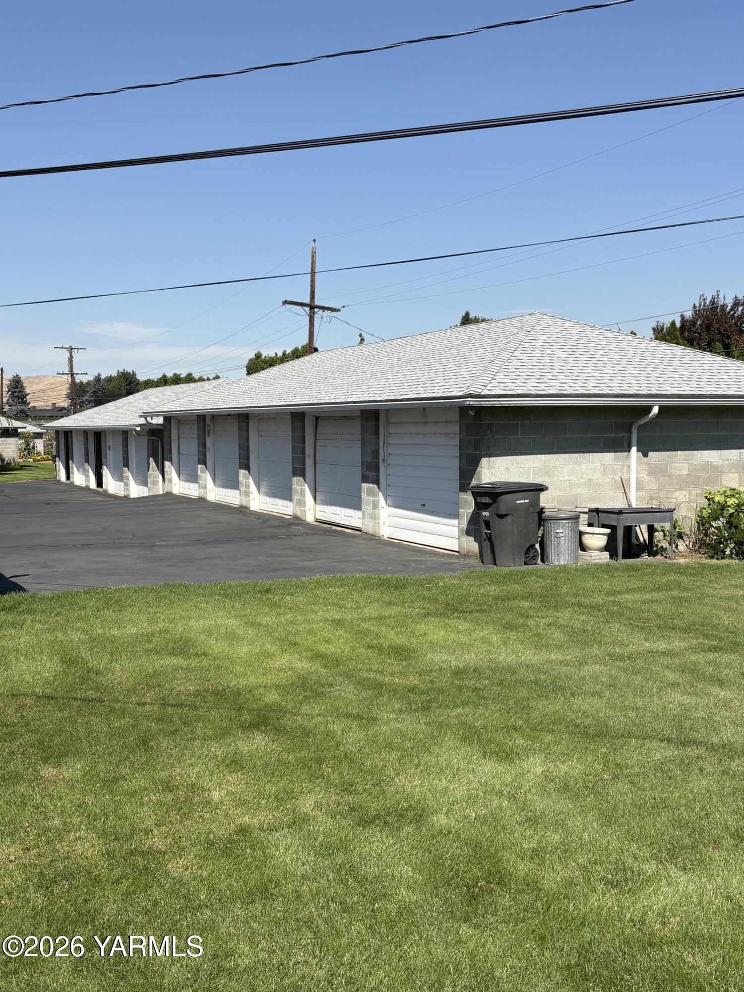 223 N 38th Ave