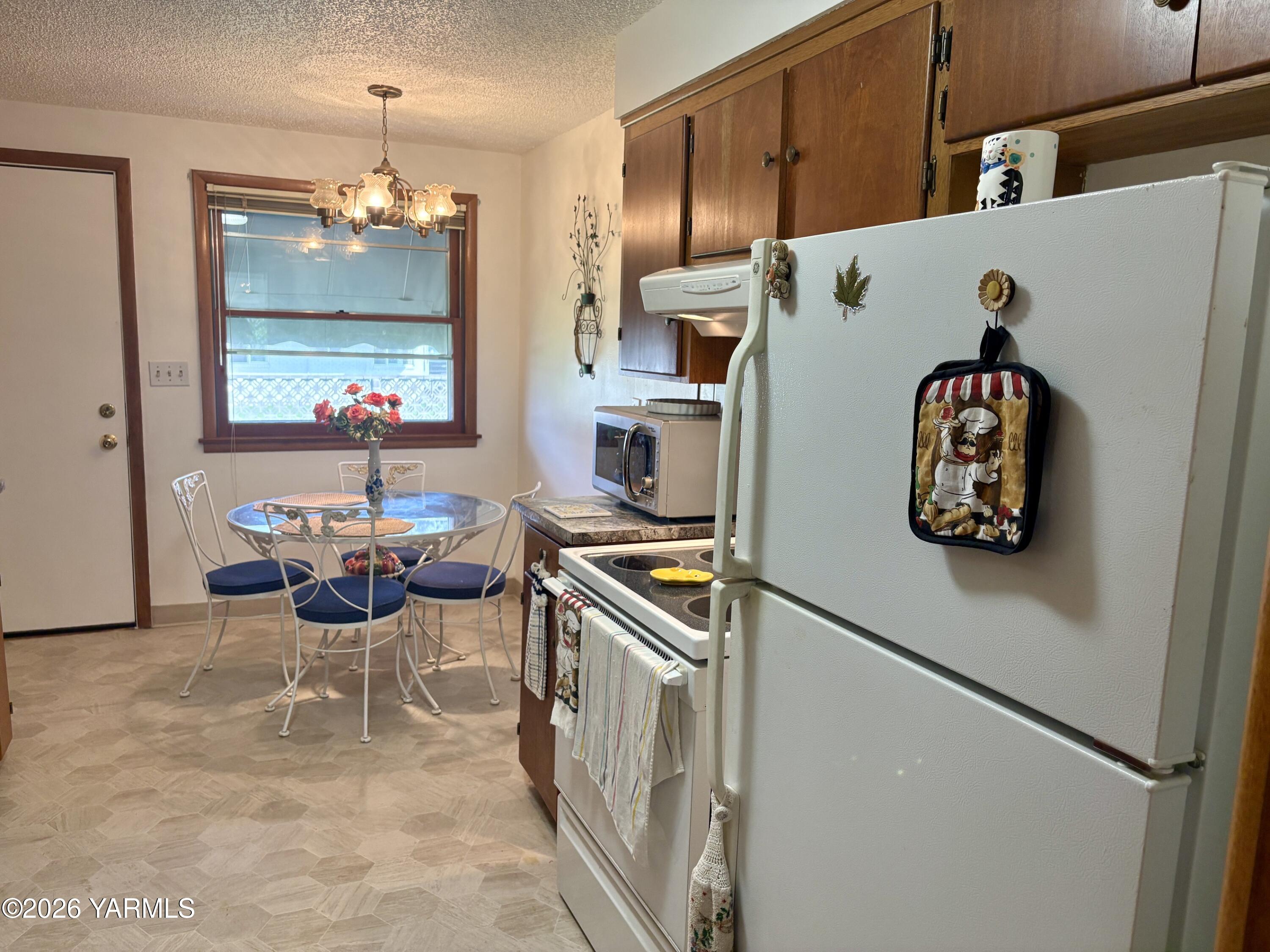 223 N 38th Ave