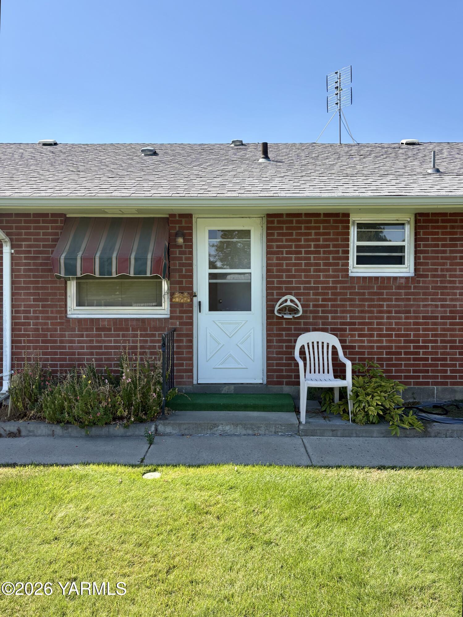 223 N 38th Ave