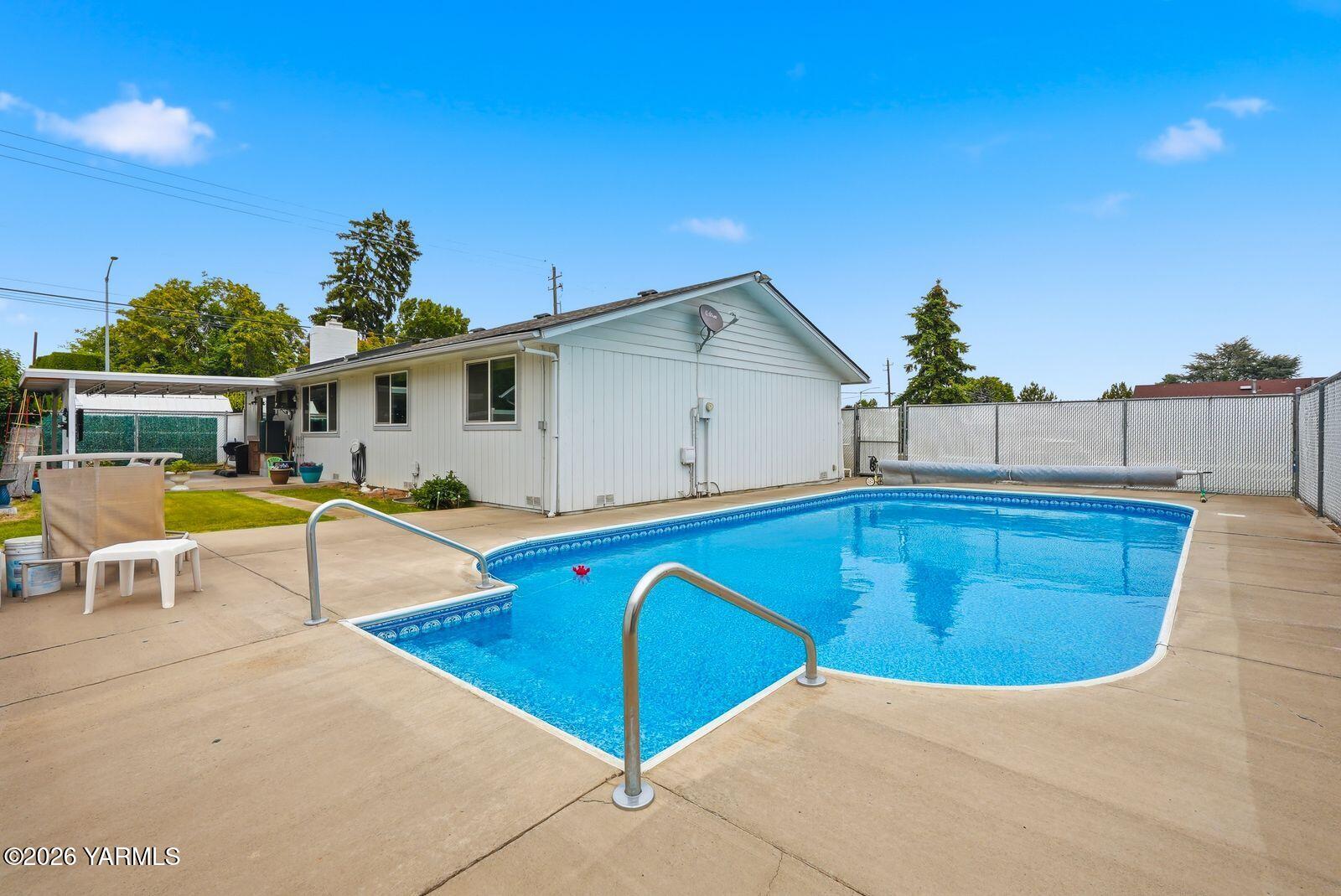 600 S 69th Ave