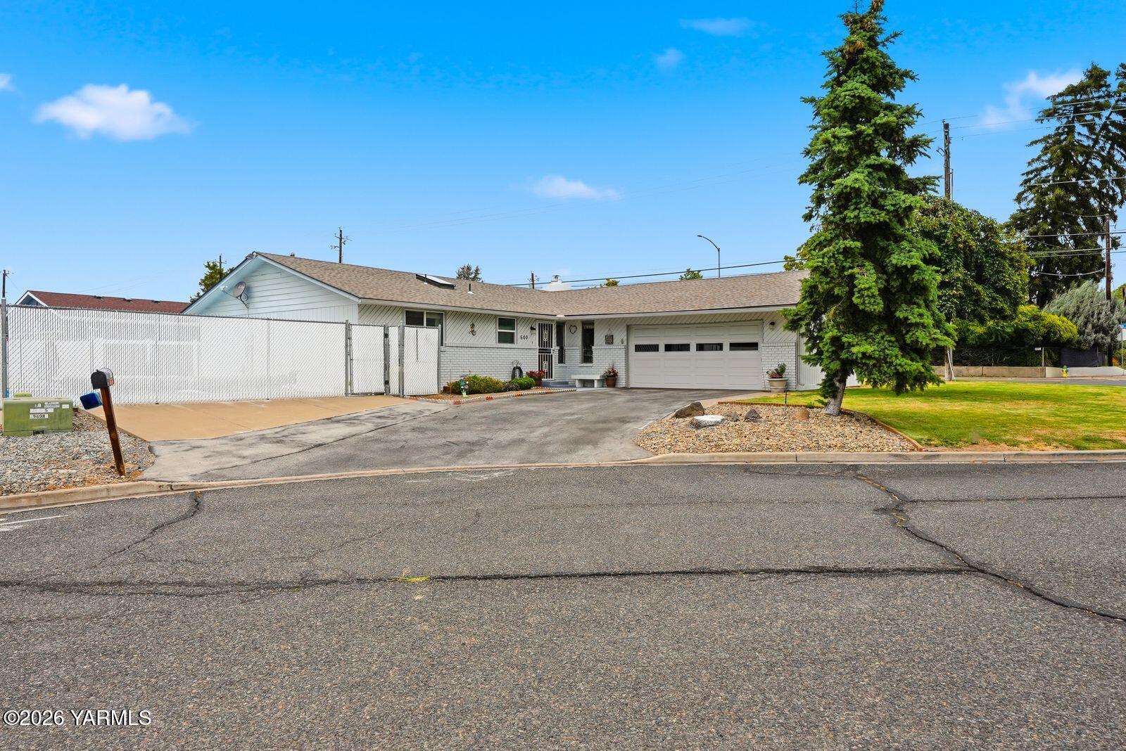 600 S 69th Ave