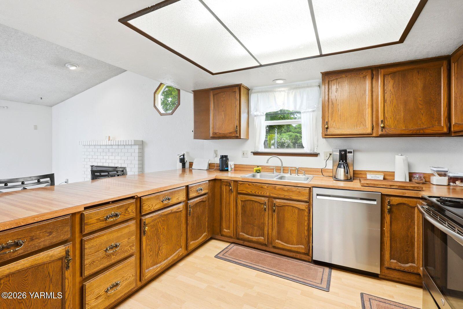 600 S 69th Ave