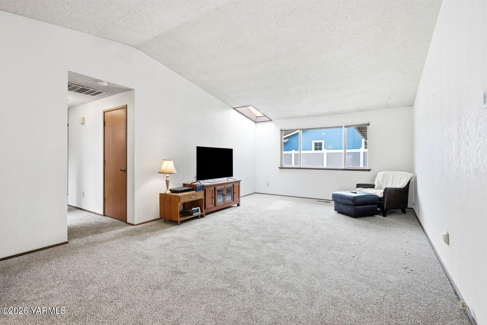 600 S 69th Ave