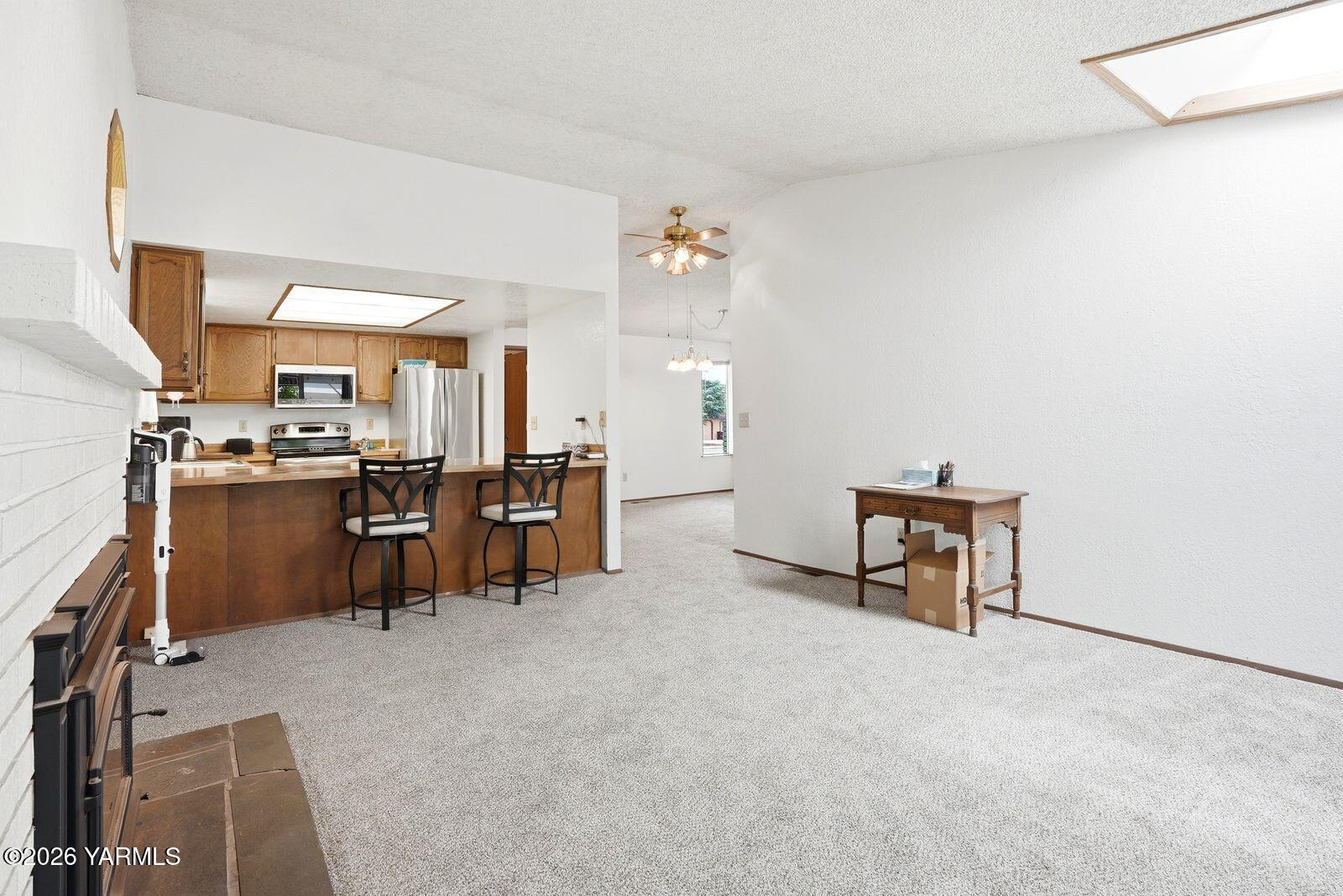 600 S 69th Ave