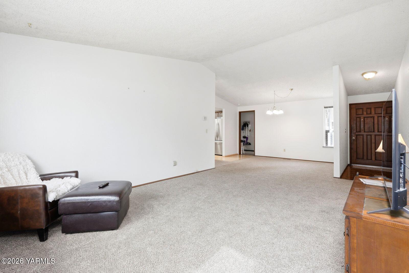 600 S 69th Ave
