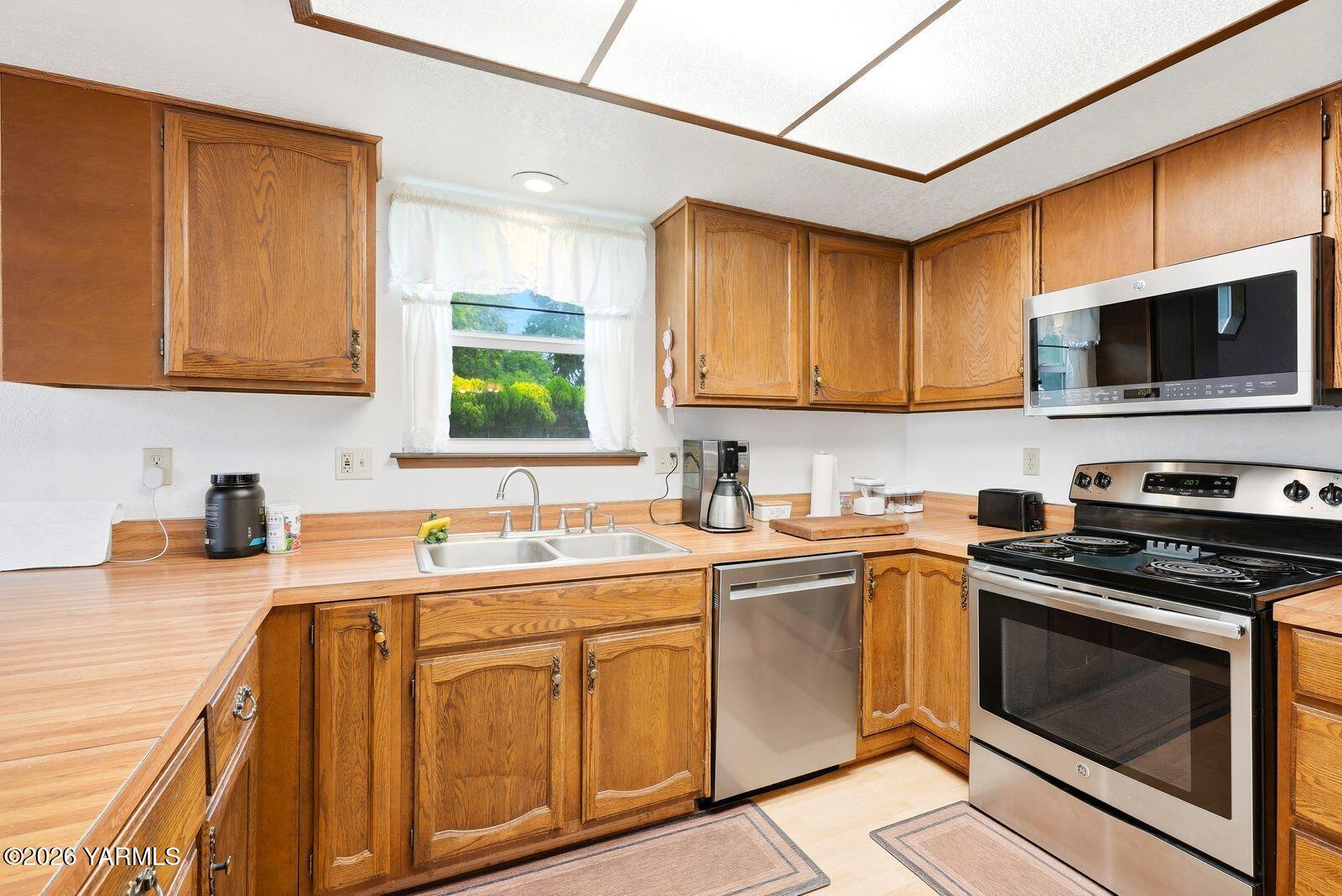600 S 69th Ave