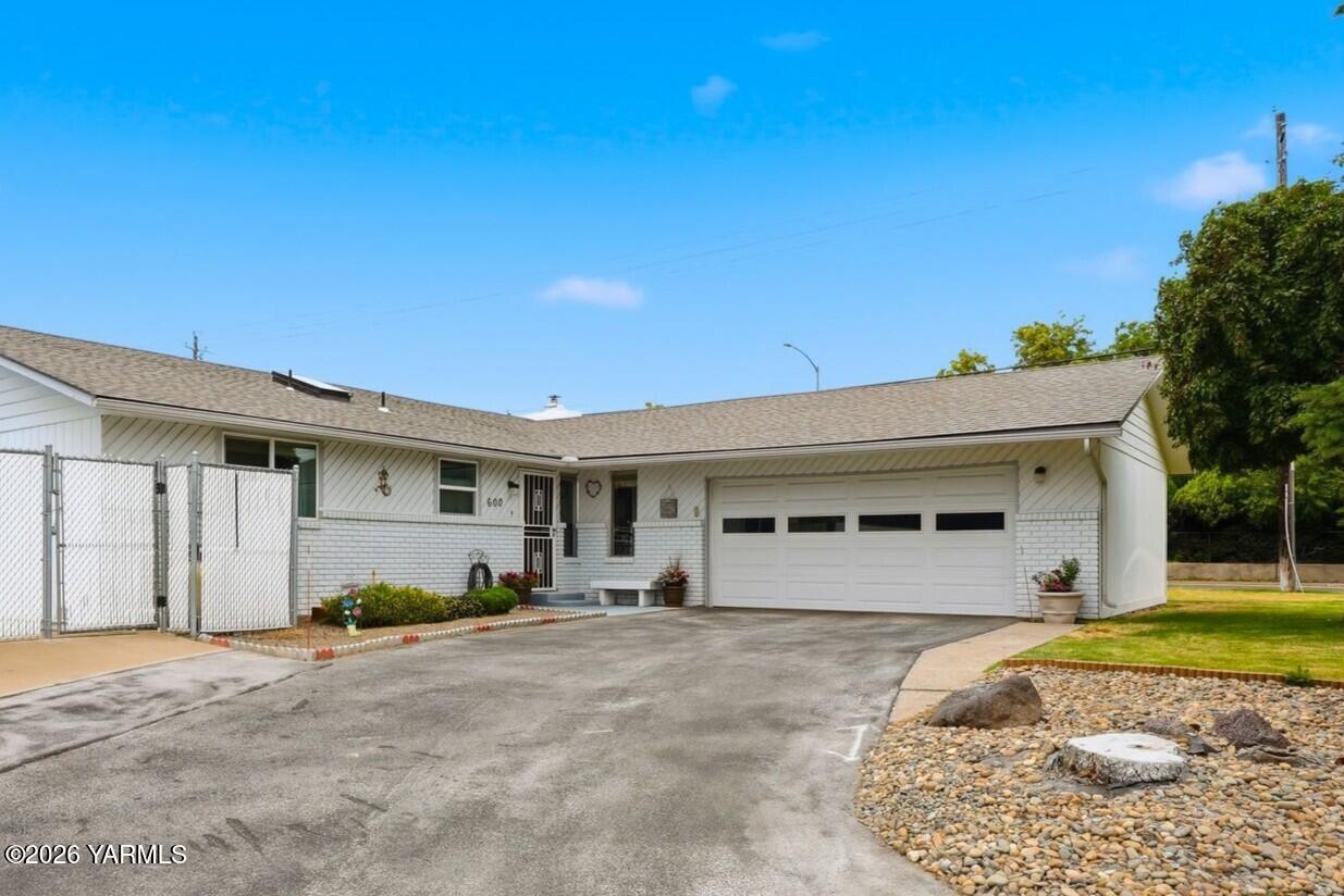 600 S 69th Ave