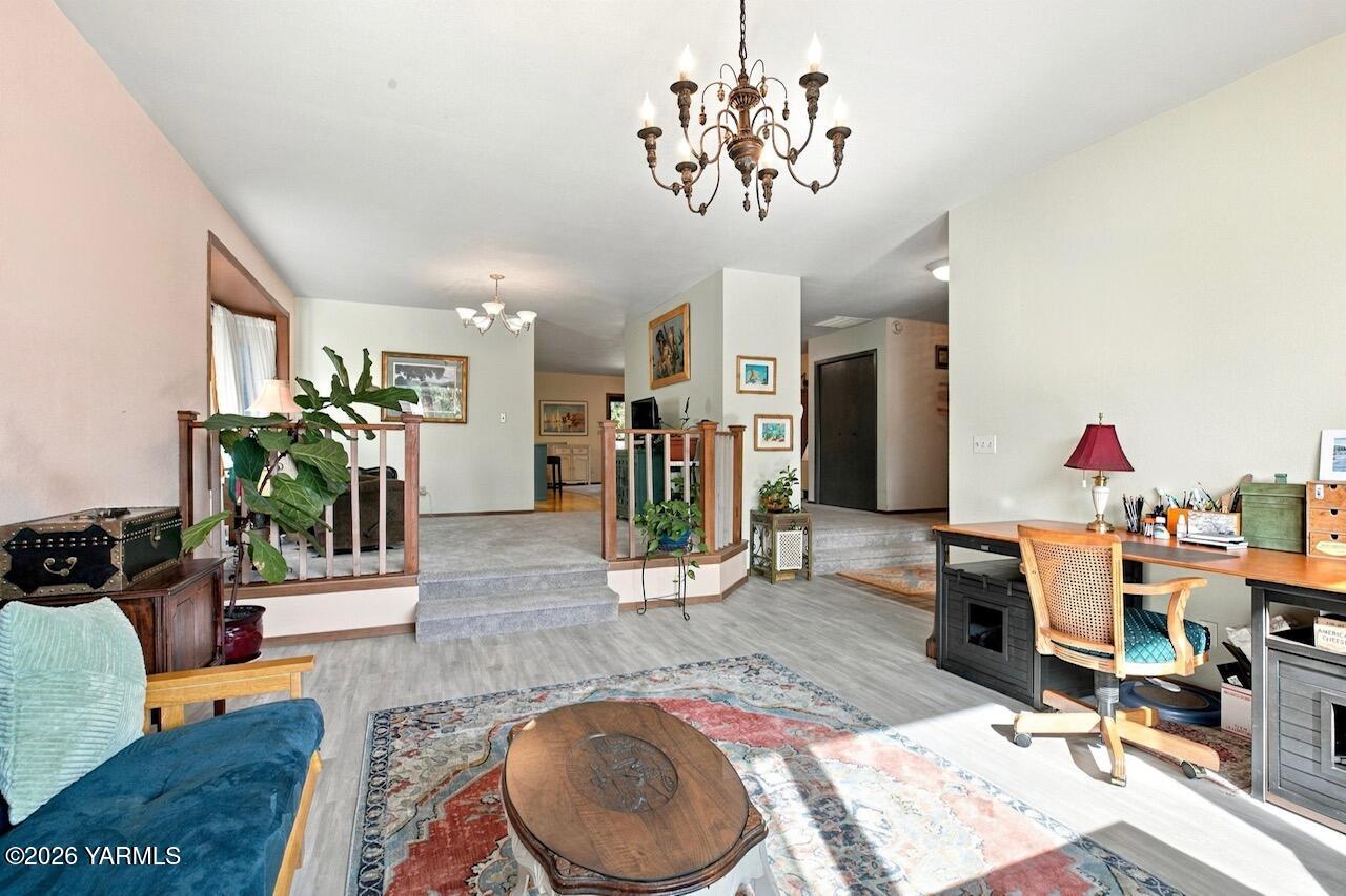 706 N 47th Ave
