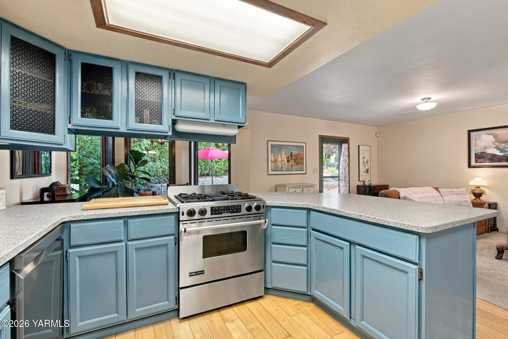 706 N 47th Ave