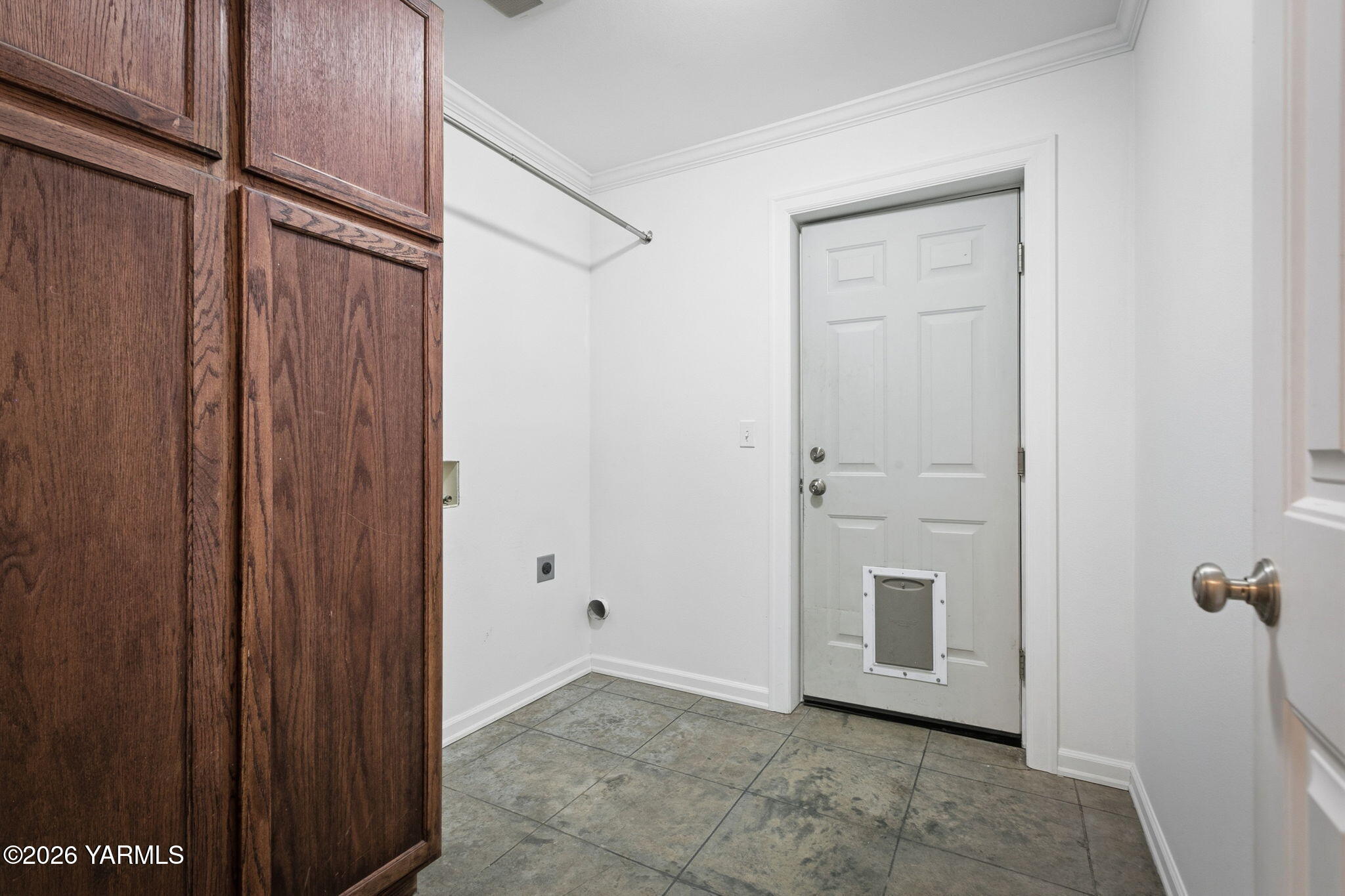 121 Rattlesnake Ln
