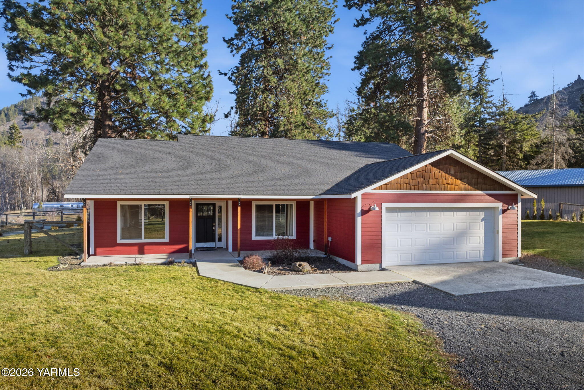 121 Rattlesnake Ln