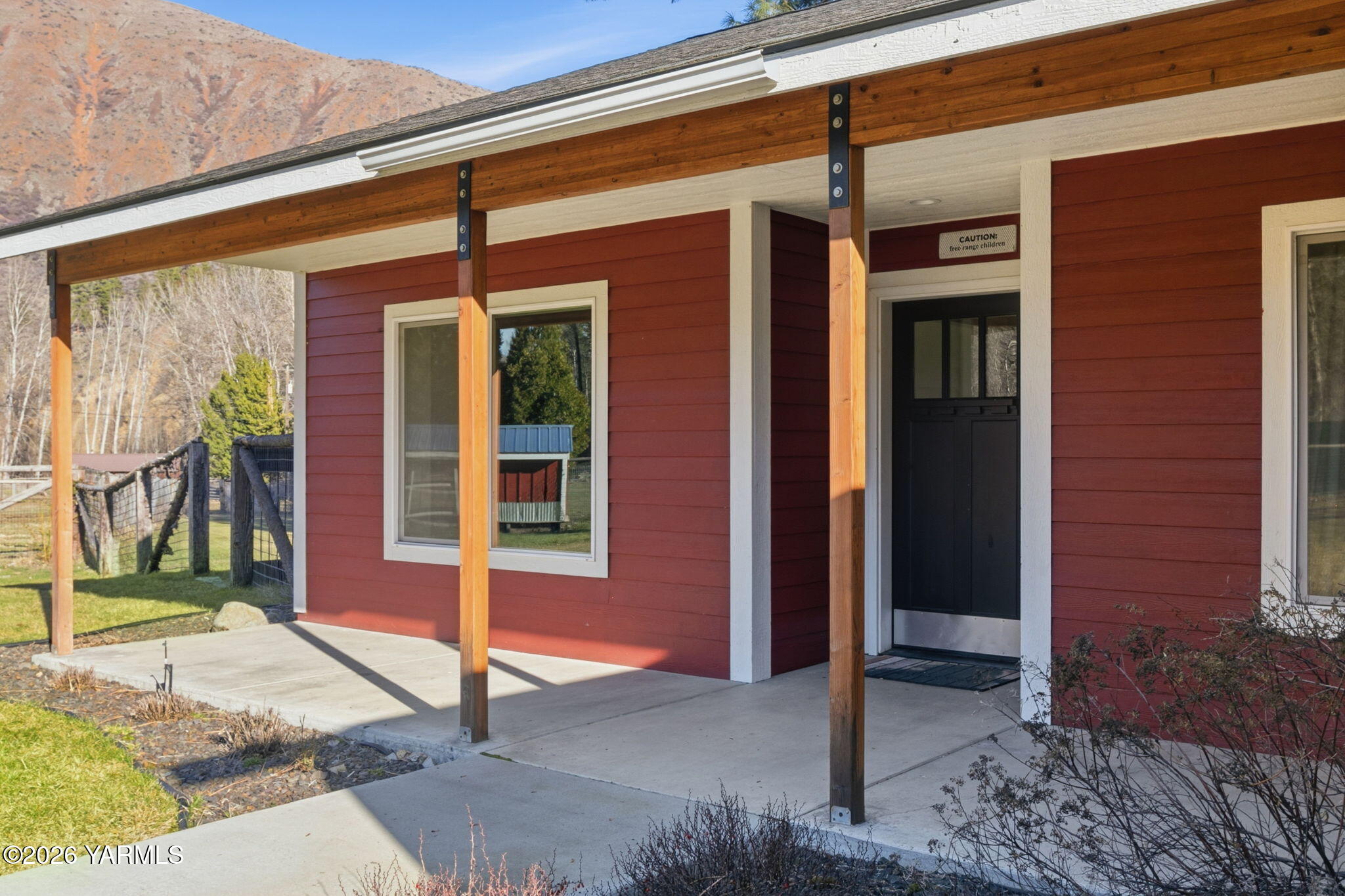 121 Rattlesnake Ln