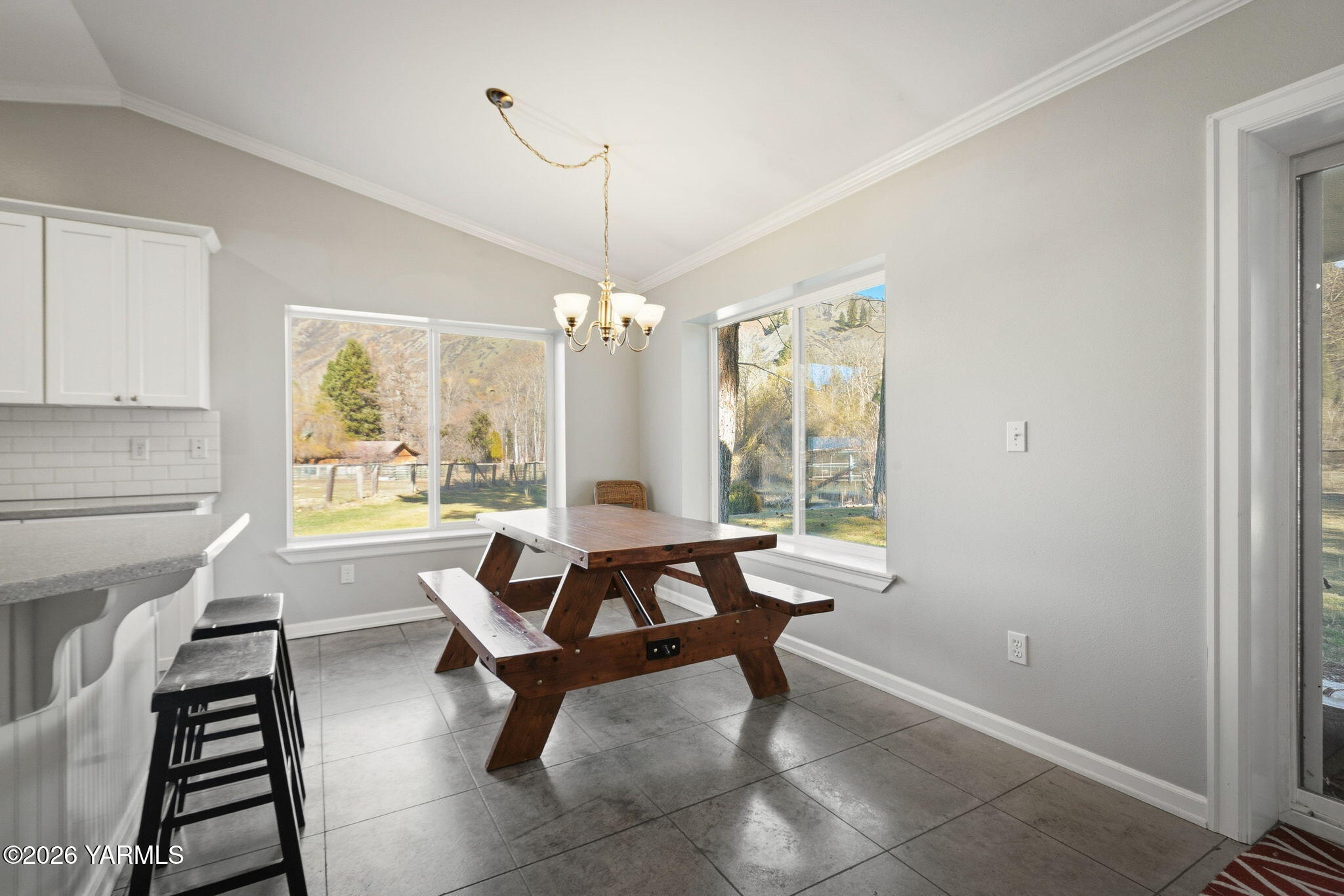 121 Rattlesnake Ln