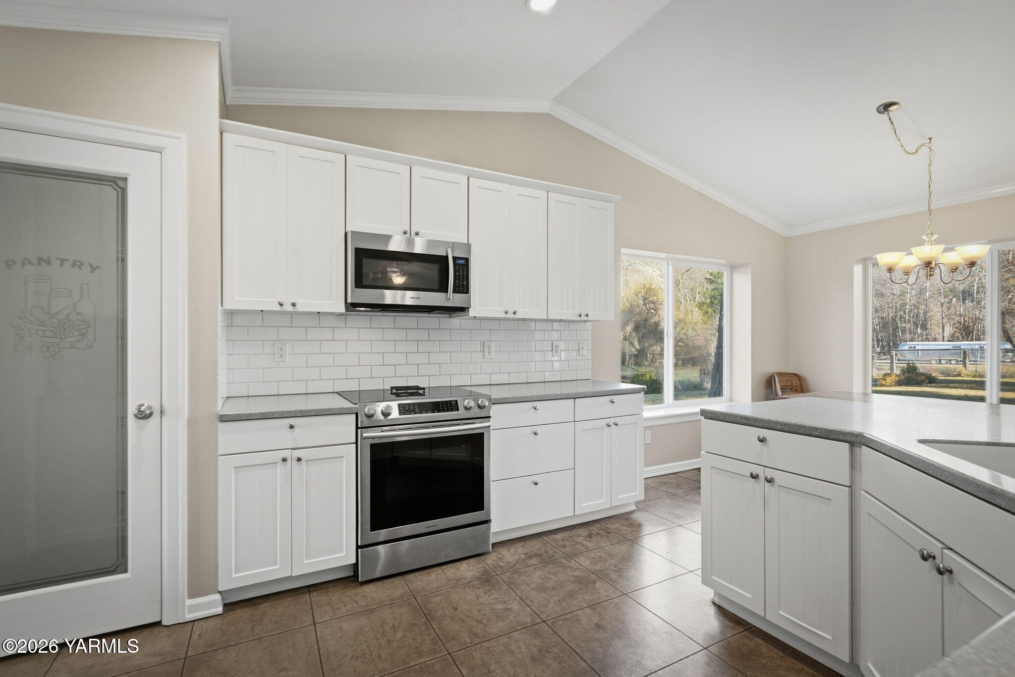 121 Rattlesnake Ln