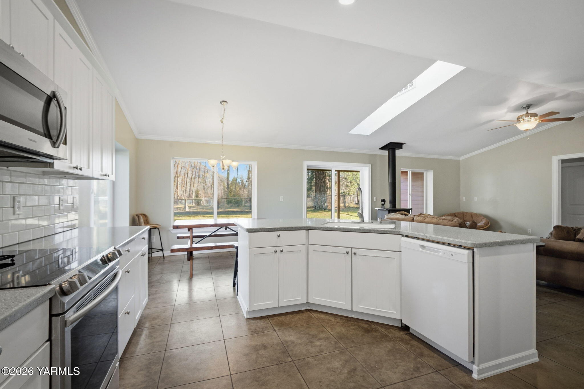 121 Rattlesnake Ln