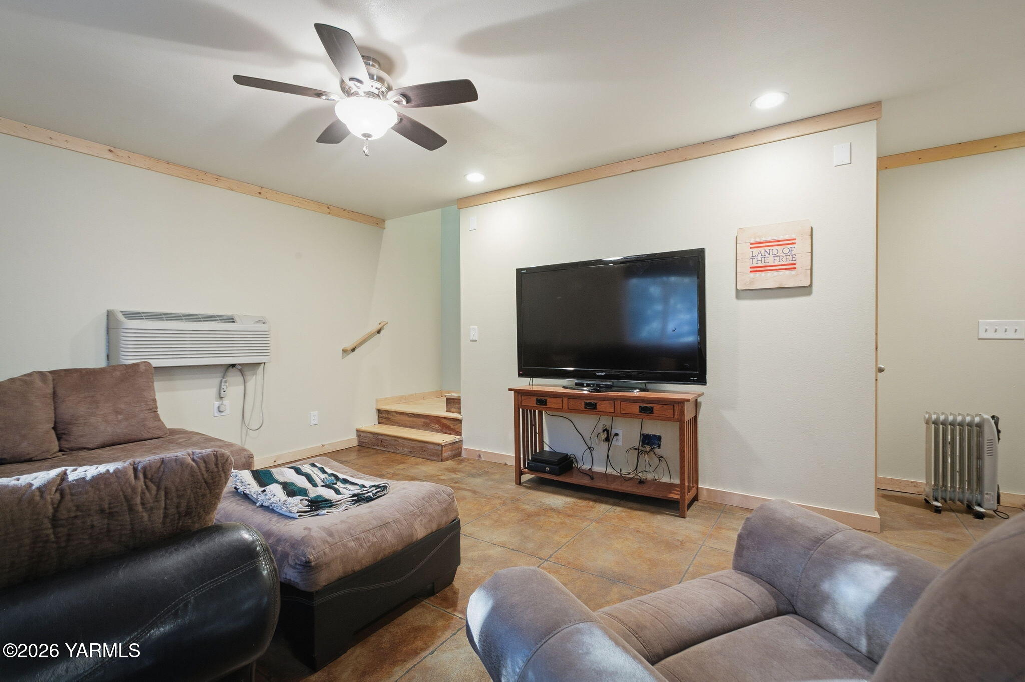 121 Rattlesnake Ln
