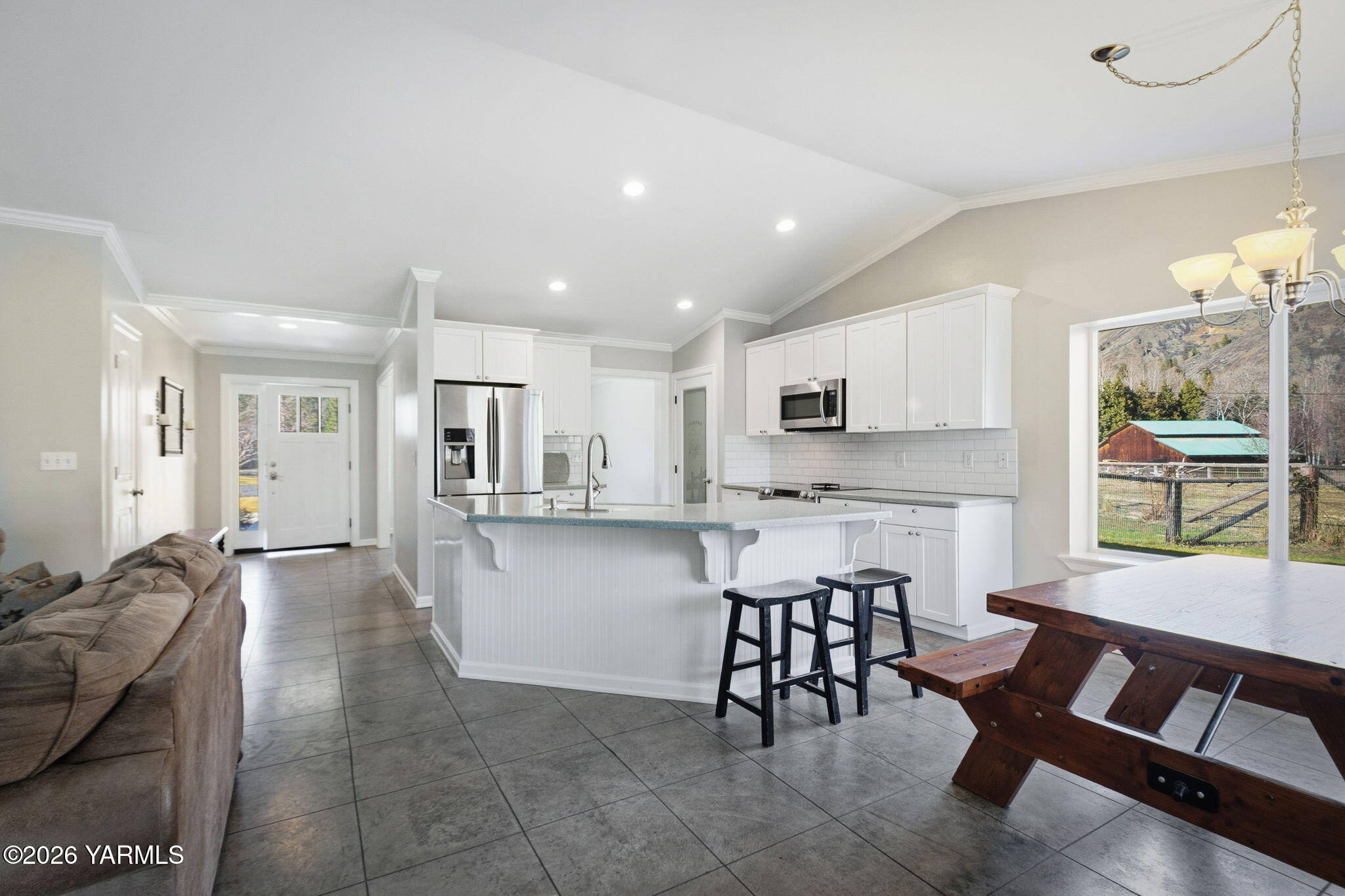 121 Rattlesnake Ln