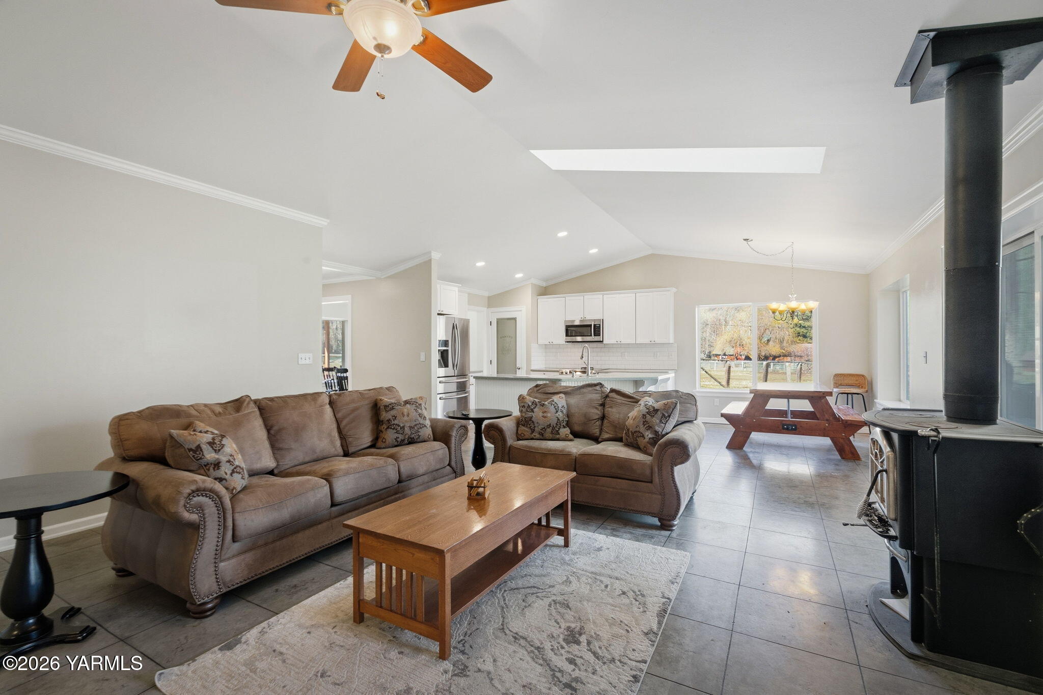 121 Rattlesnake Ln