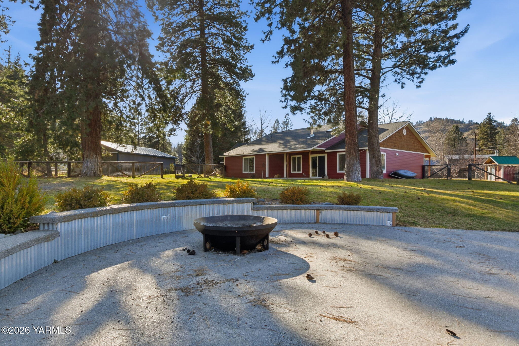 121 Rattlesnake Ln