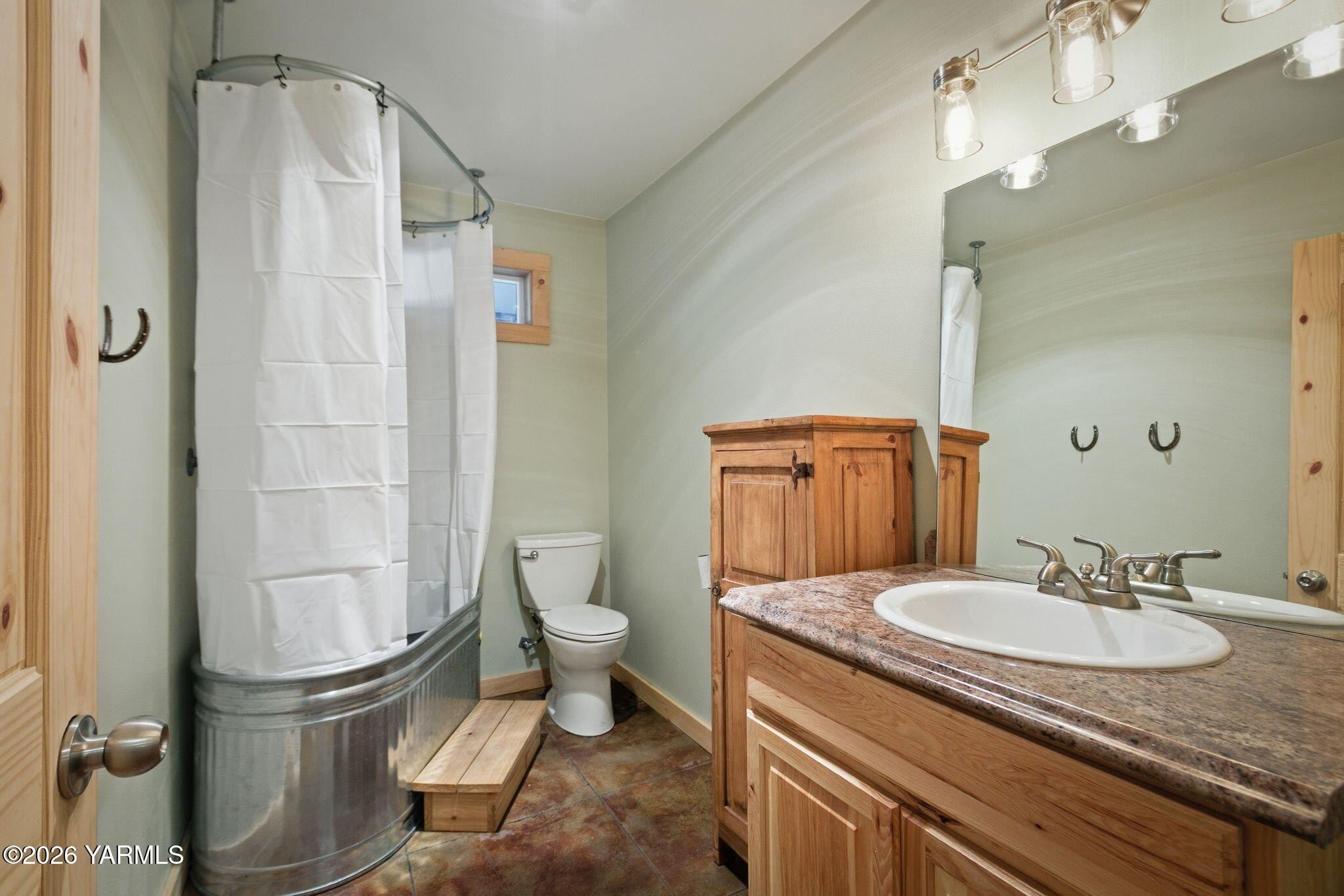 121 Rattlesnake Ln