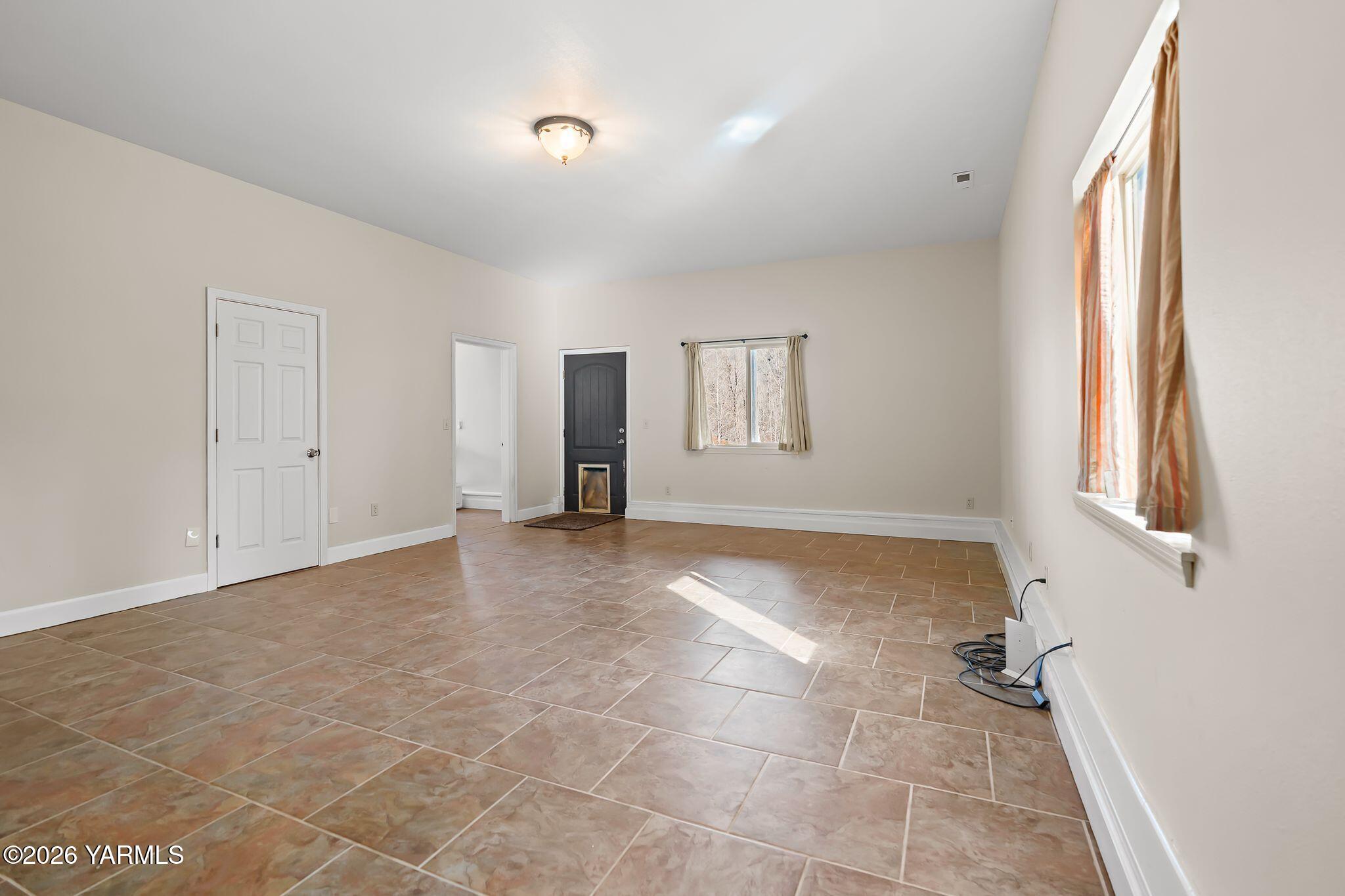 1575 Nile Rd