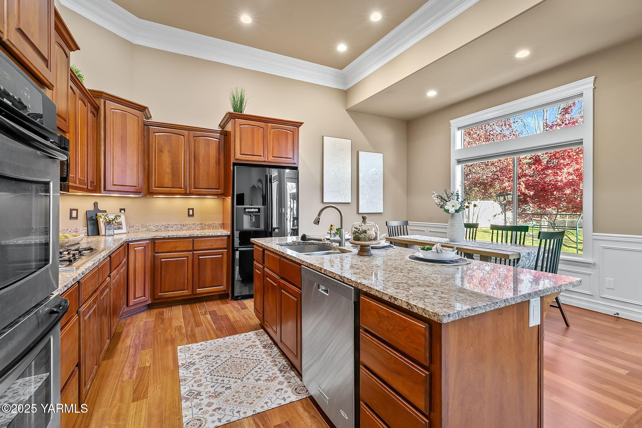 609 N 74th Ave