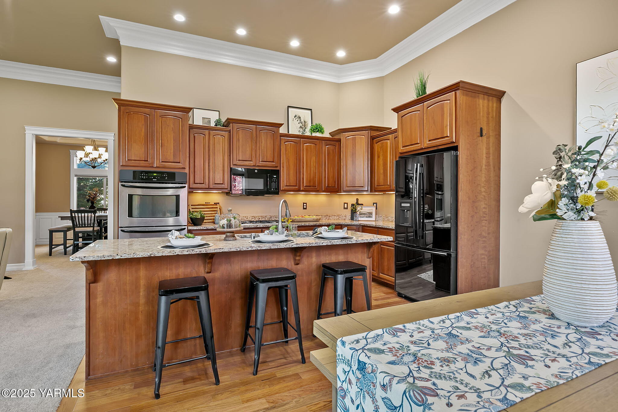 609 N 74th Ave