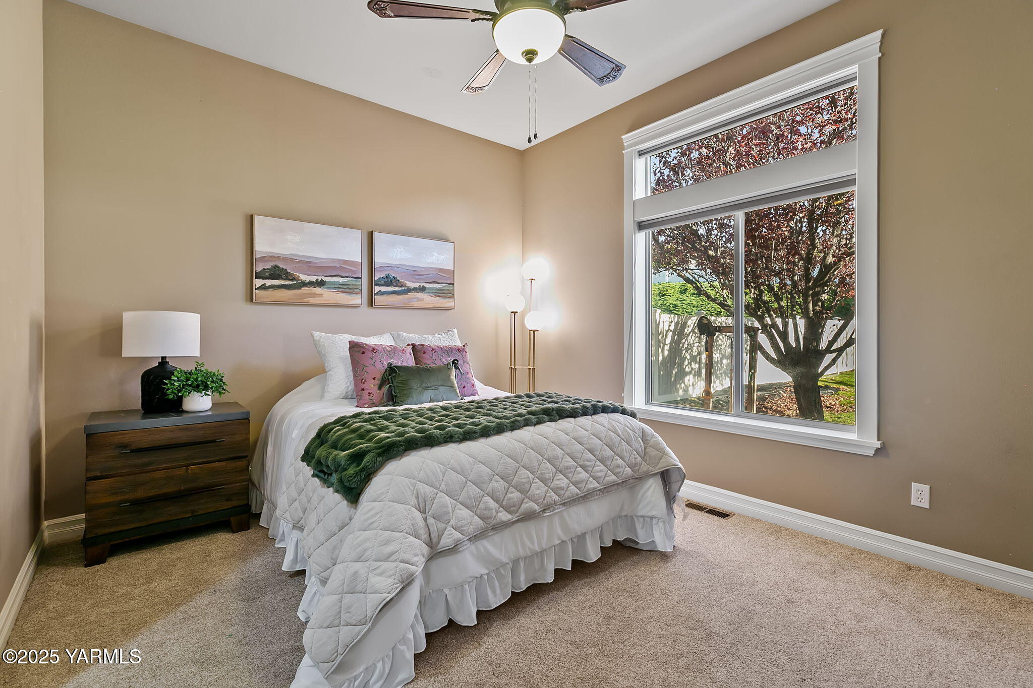 609 N 74th Ave