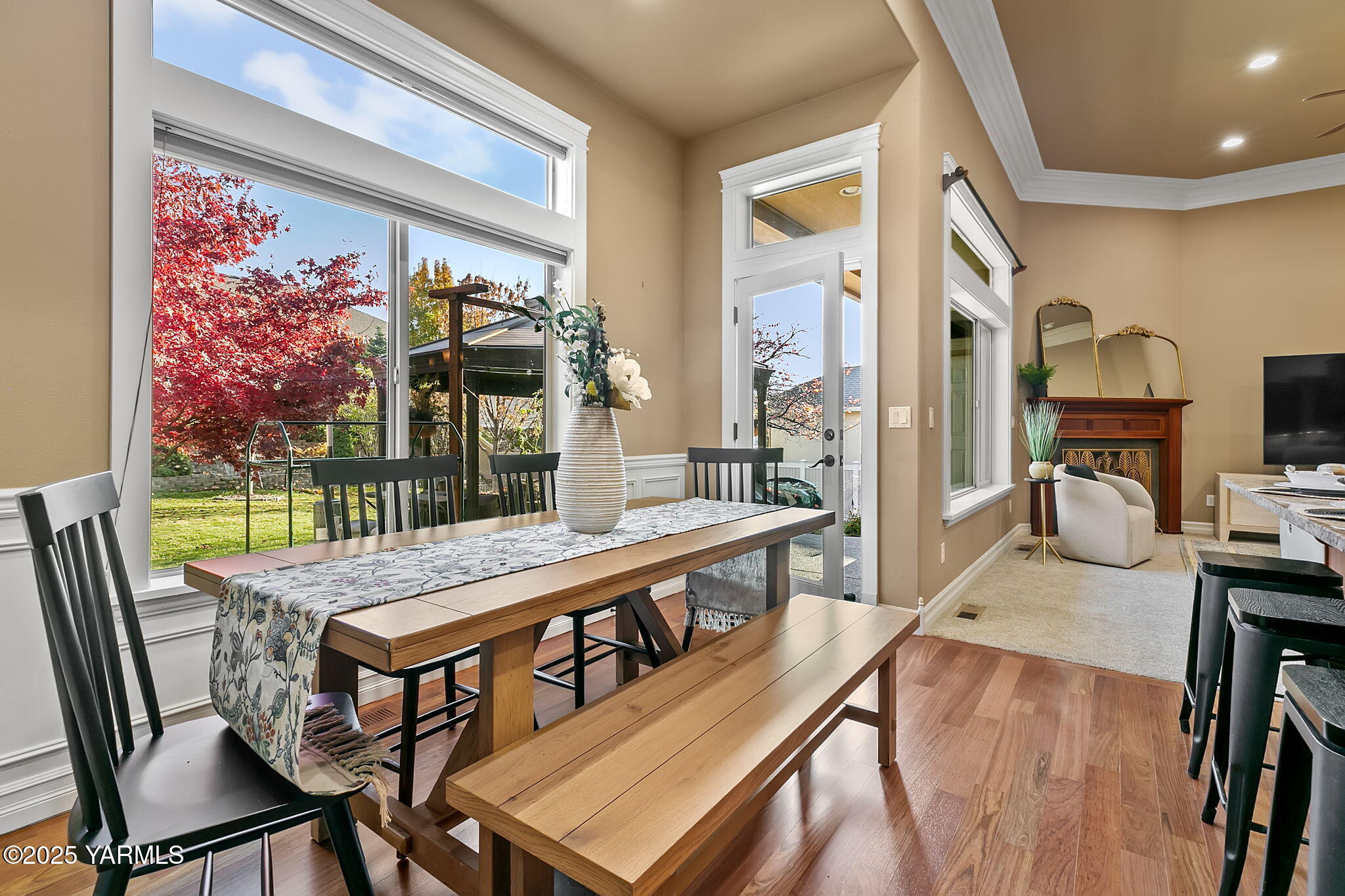 609 N 74th Ave