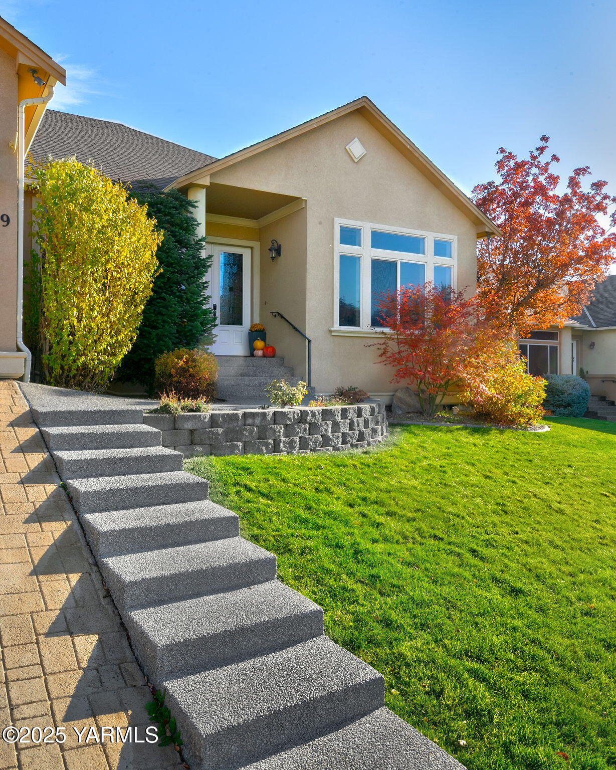 609 N 74th Ave
