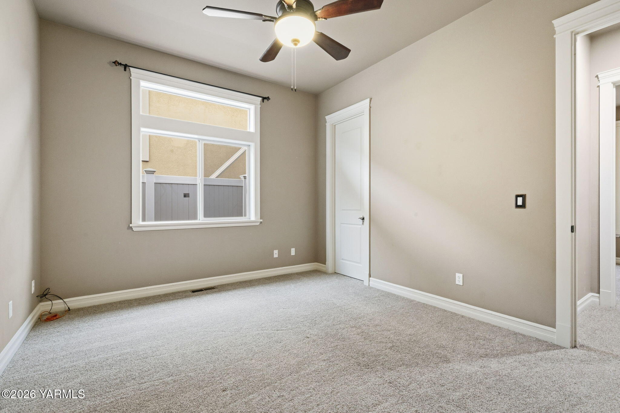609 N 74th Ave