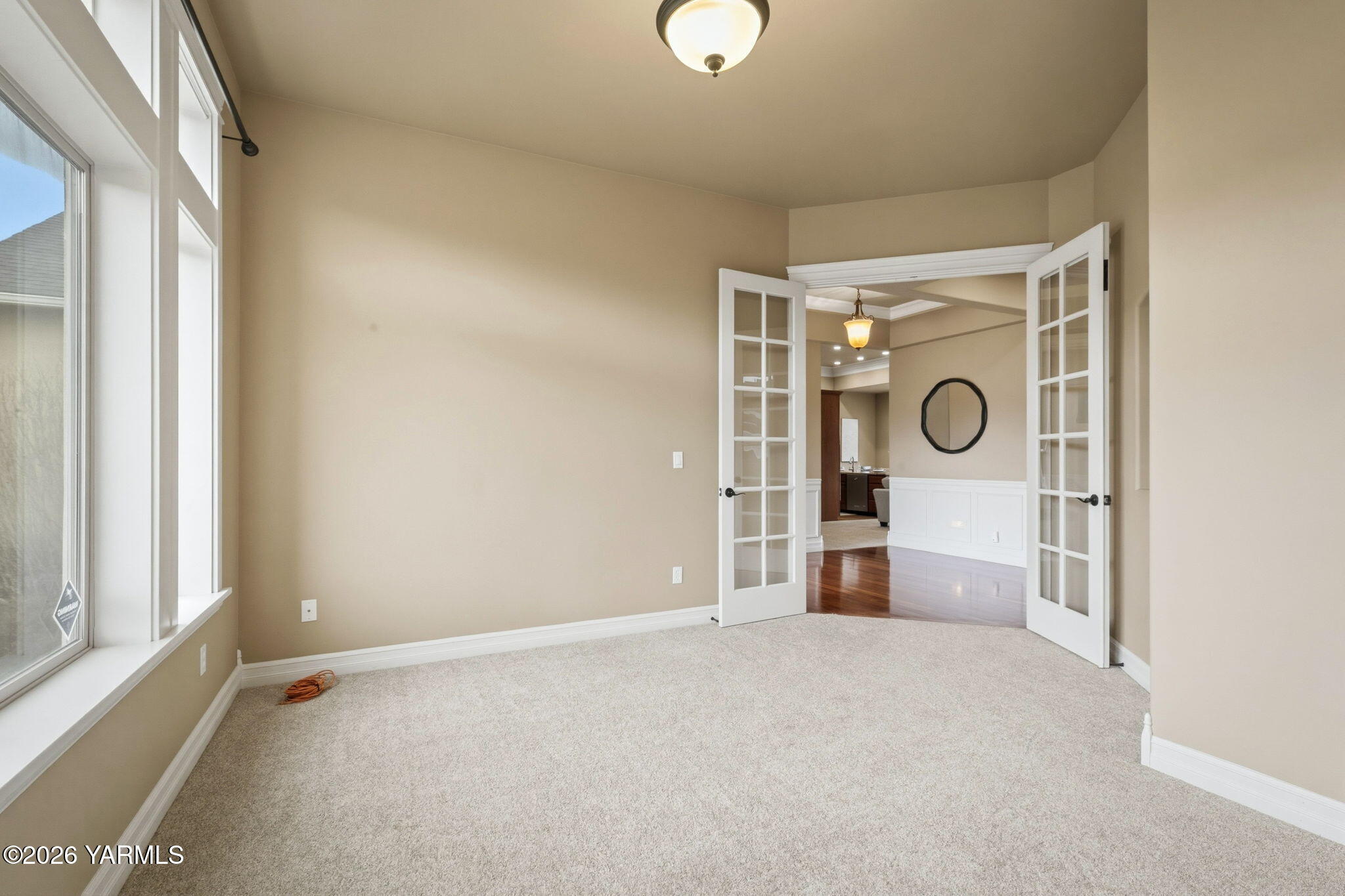 609 N 74th Ave