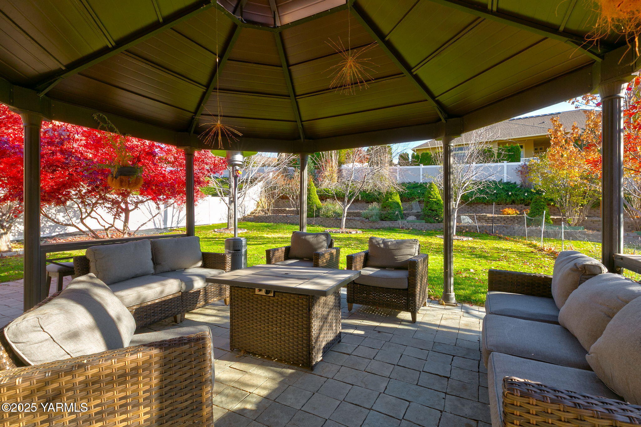 609 N 74th Ave