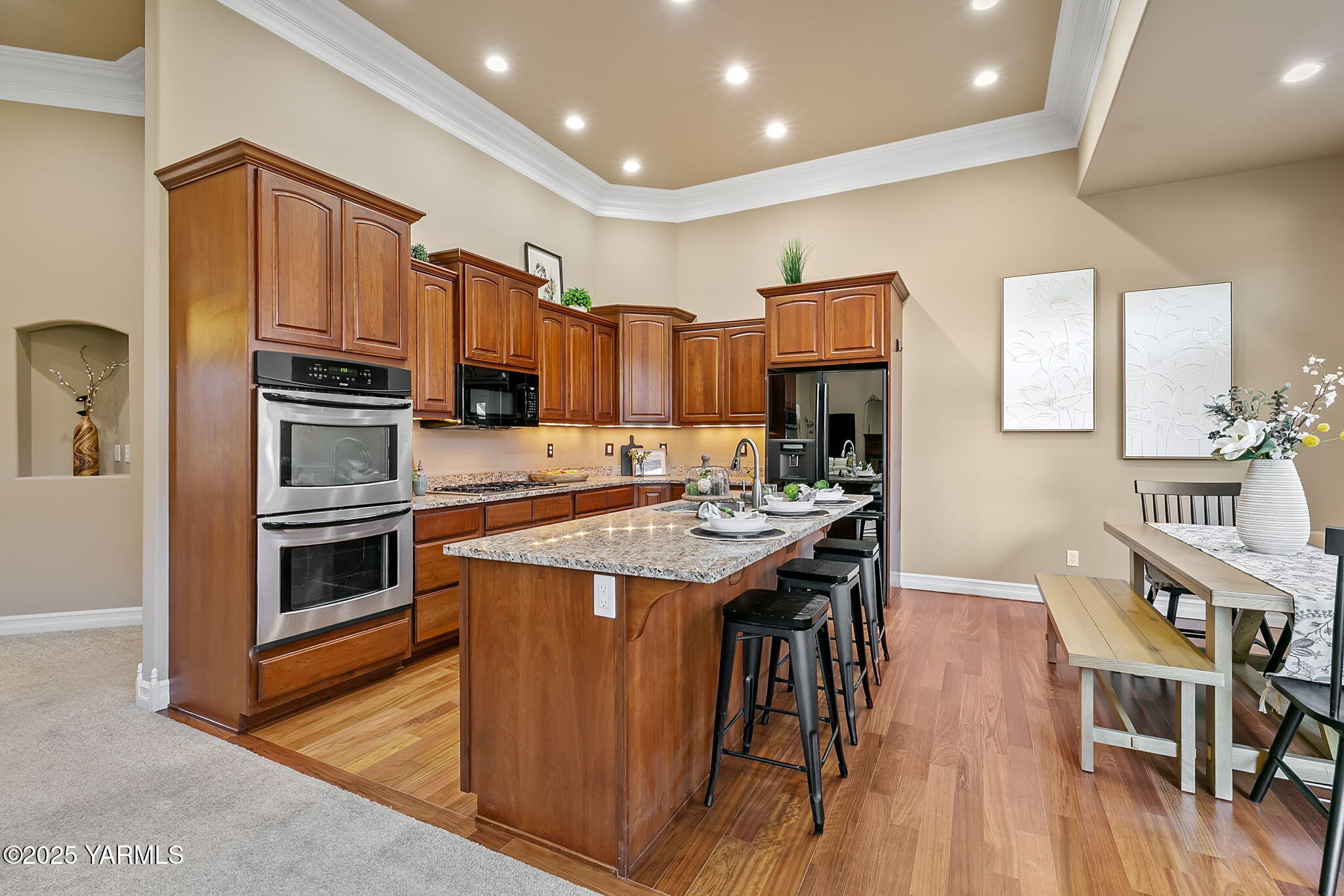 609 N 74th Ave